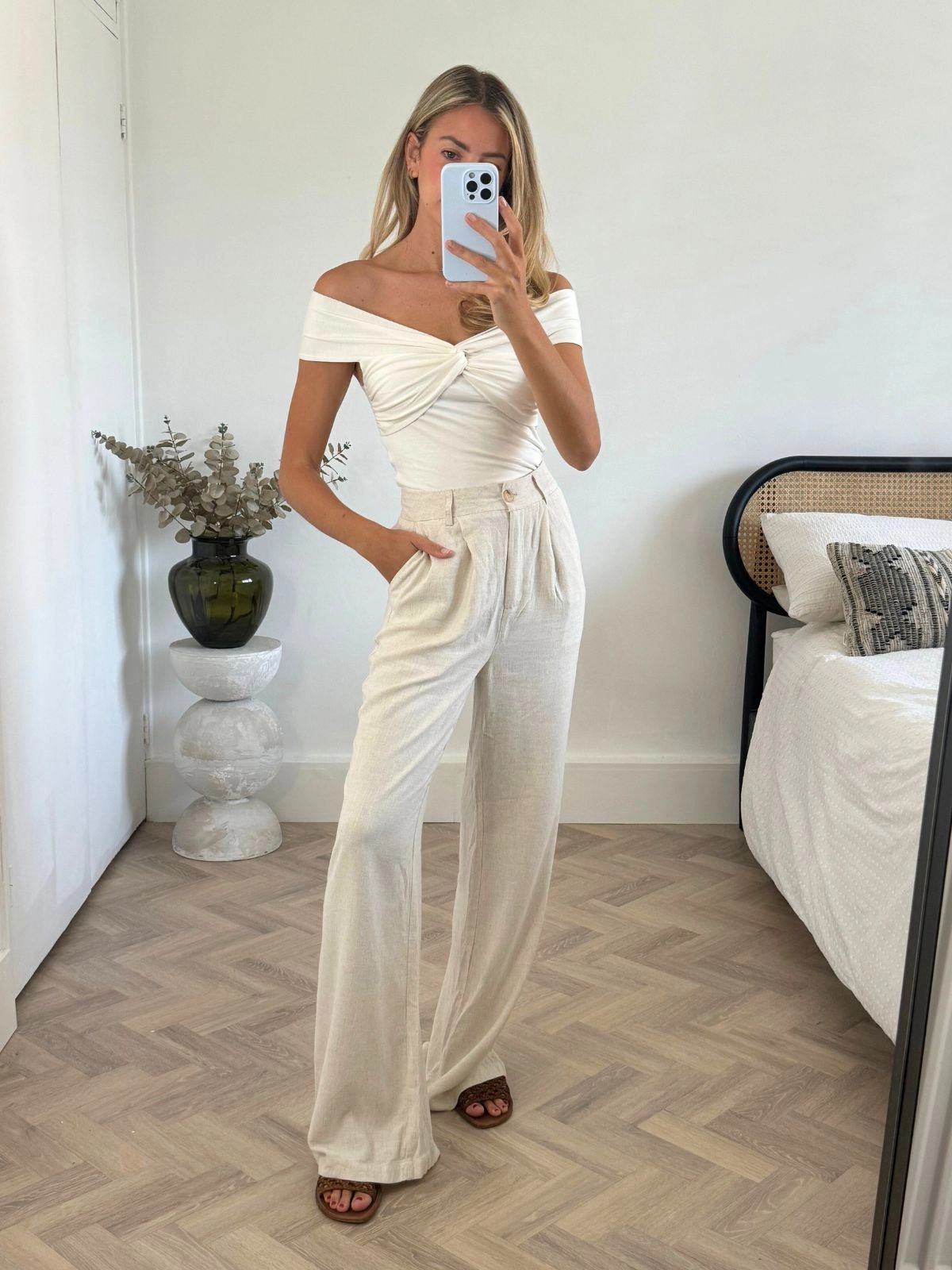 Sporty Cut Claire Linen Straight Leg Trouser in Neutral