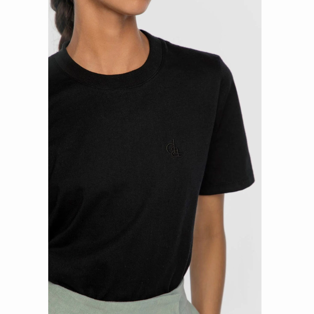 Packable Fit Cozy and Soft DAL THE LABEL Essential Organic Cotton T-Shirt, Black