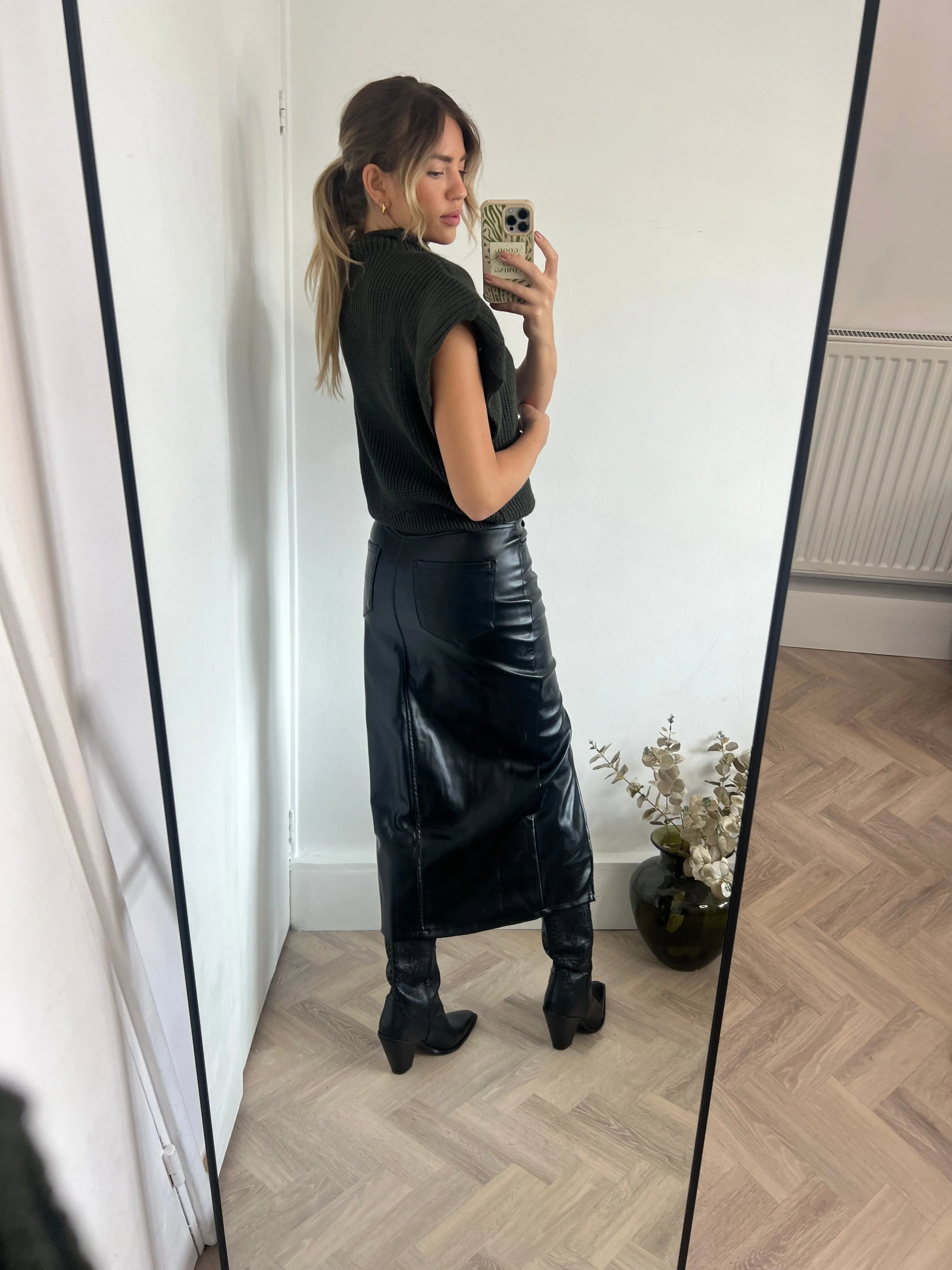 flared silhouette Brielle Pu Midi Skirt / Black