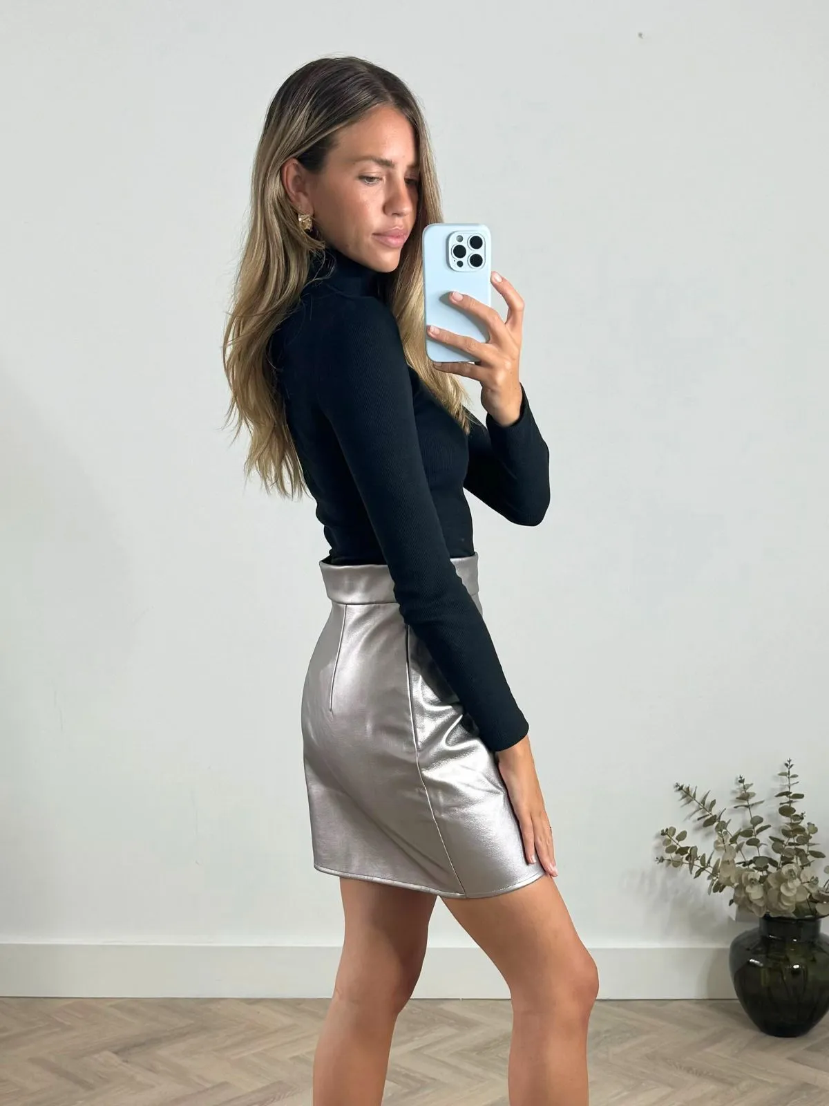 Andie Pu Mini Skirt in Metallic Neat Fit All Season