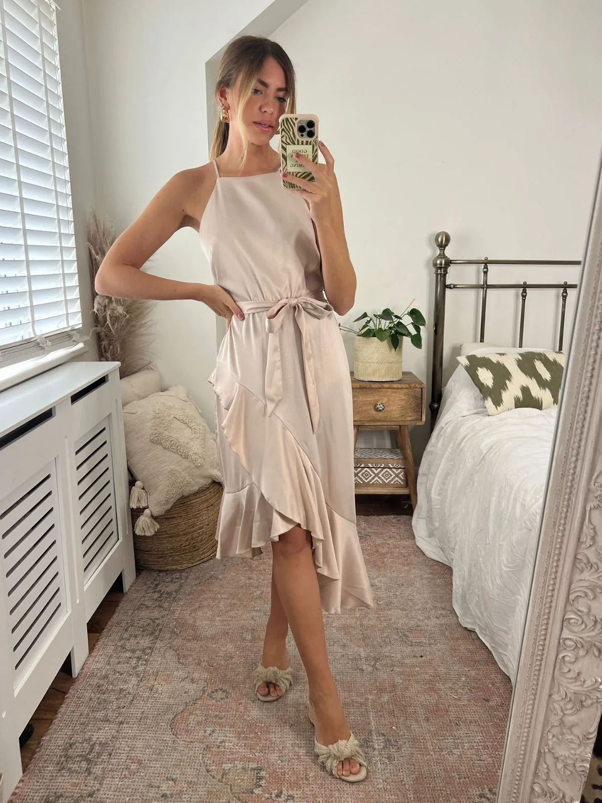 Ariana Halter Frill Dress / Oyster Glossy-Finish