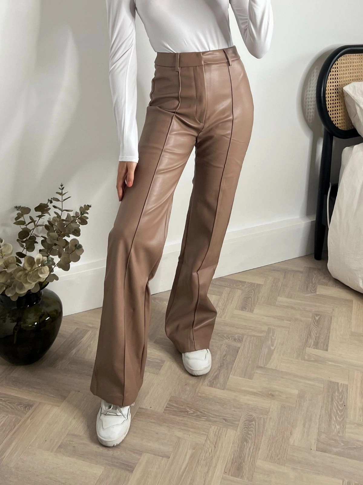 Alyssa PU Flare Trouser / Camel Smooth zipper closure