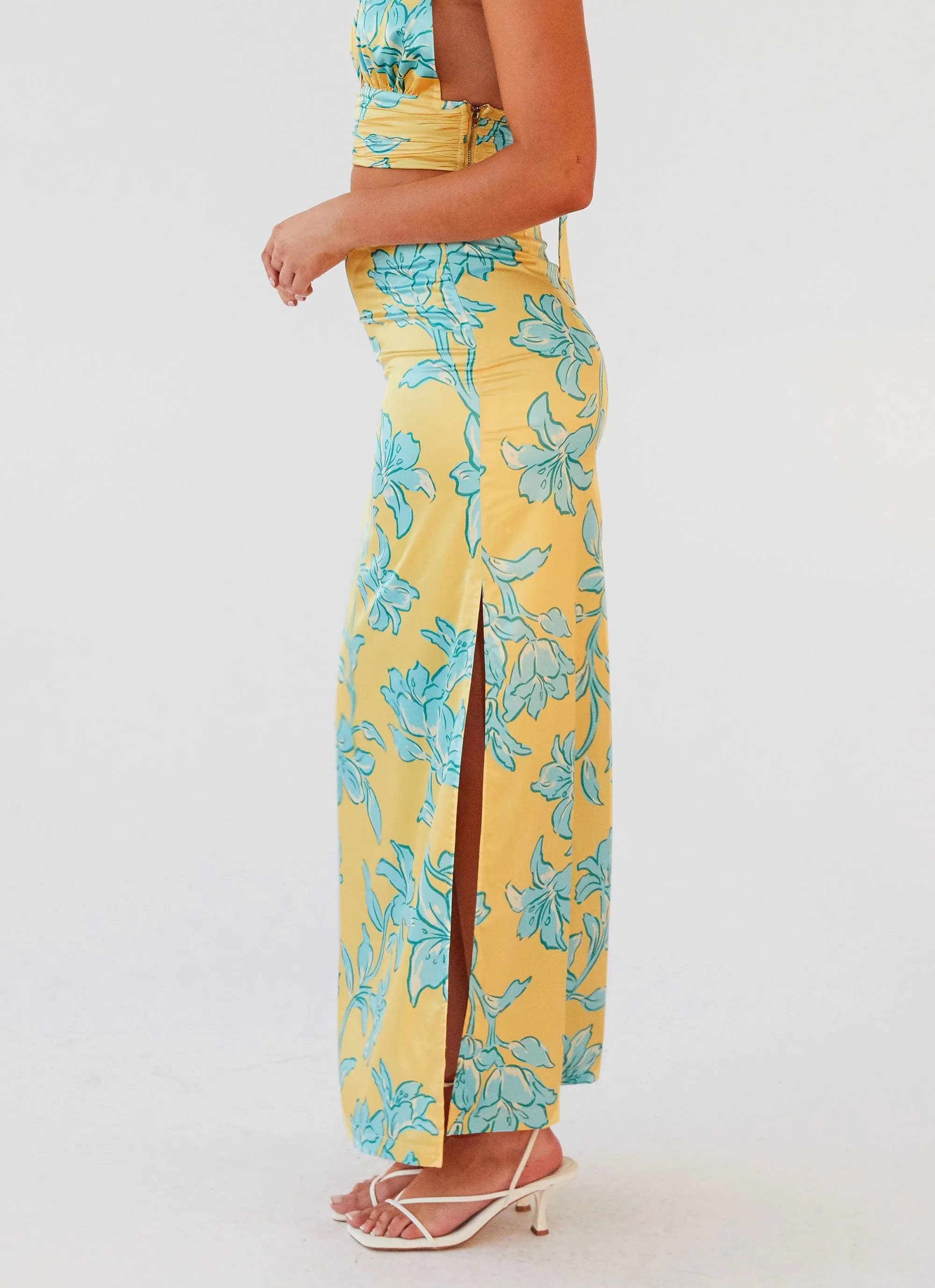 Weekend Outfit High Street Chic Amalia Satin Maxi Skirt - Golden Bloom