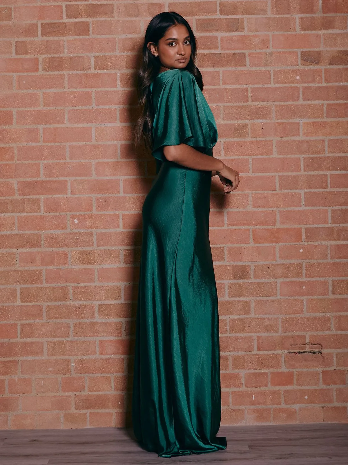 Glossy Detail velvet feel Angel Sleeve Maxi Satin Dress / Emerald Green