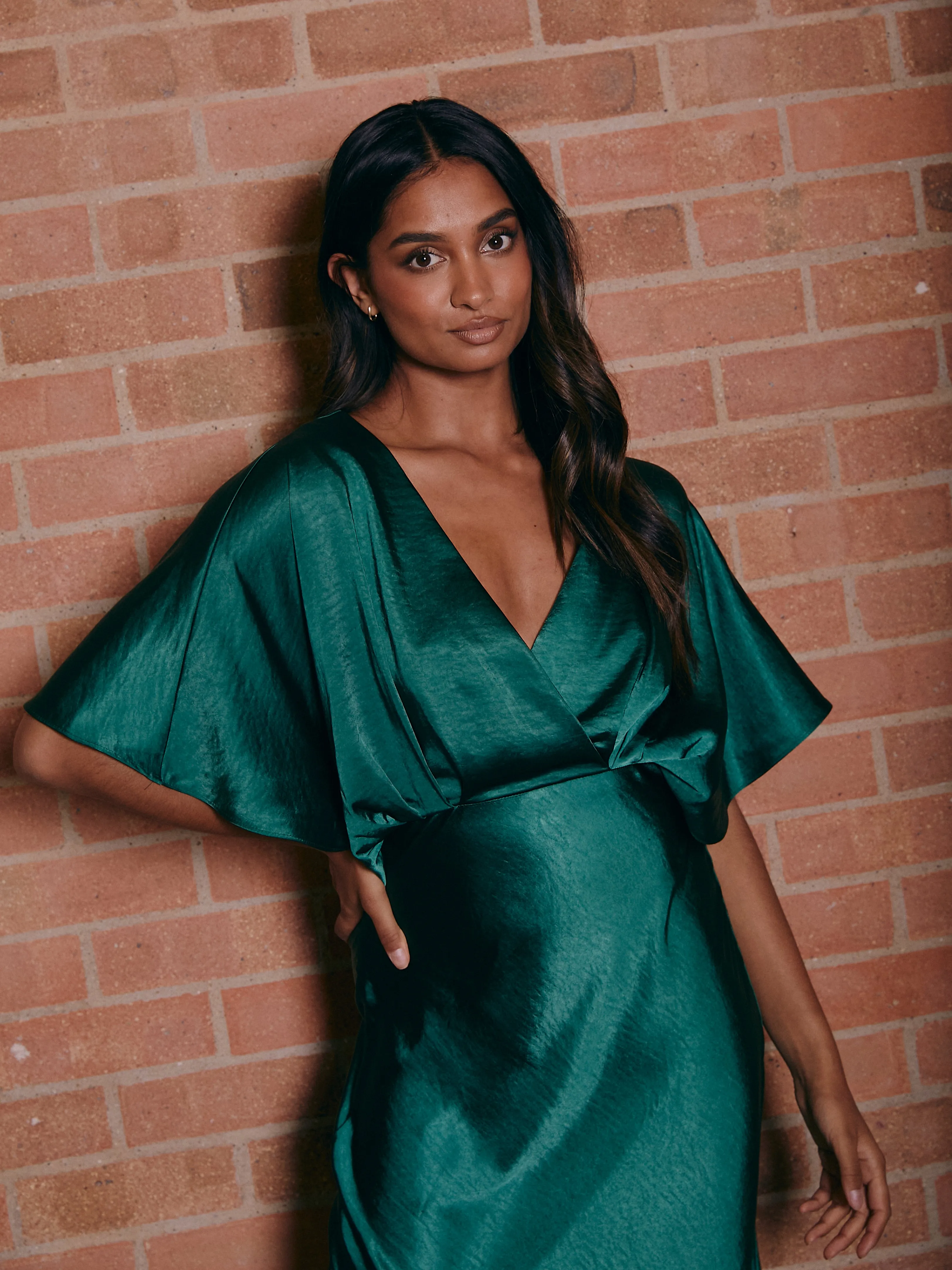 Angel Sleeve Maxi Satin Dress / Emerald Green Influencer-Style