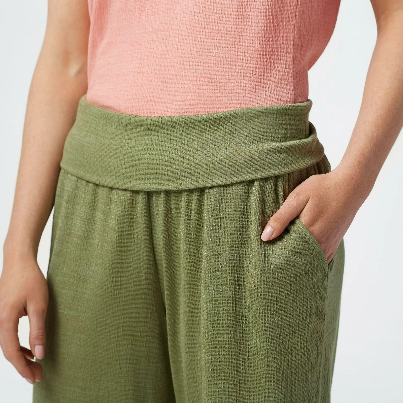 AnyBody Women's Plus Size Crinkle Knit Wide-Leg Pants