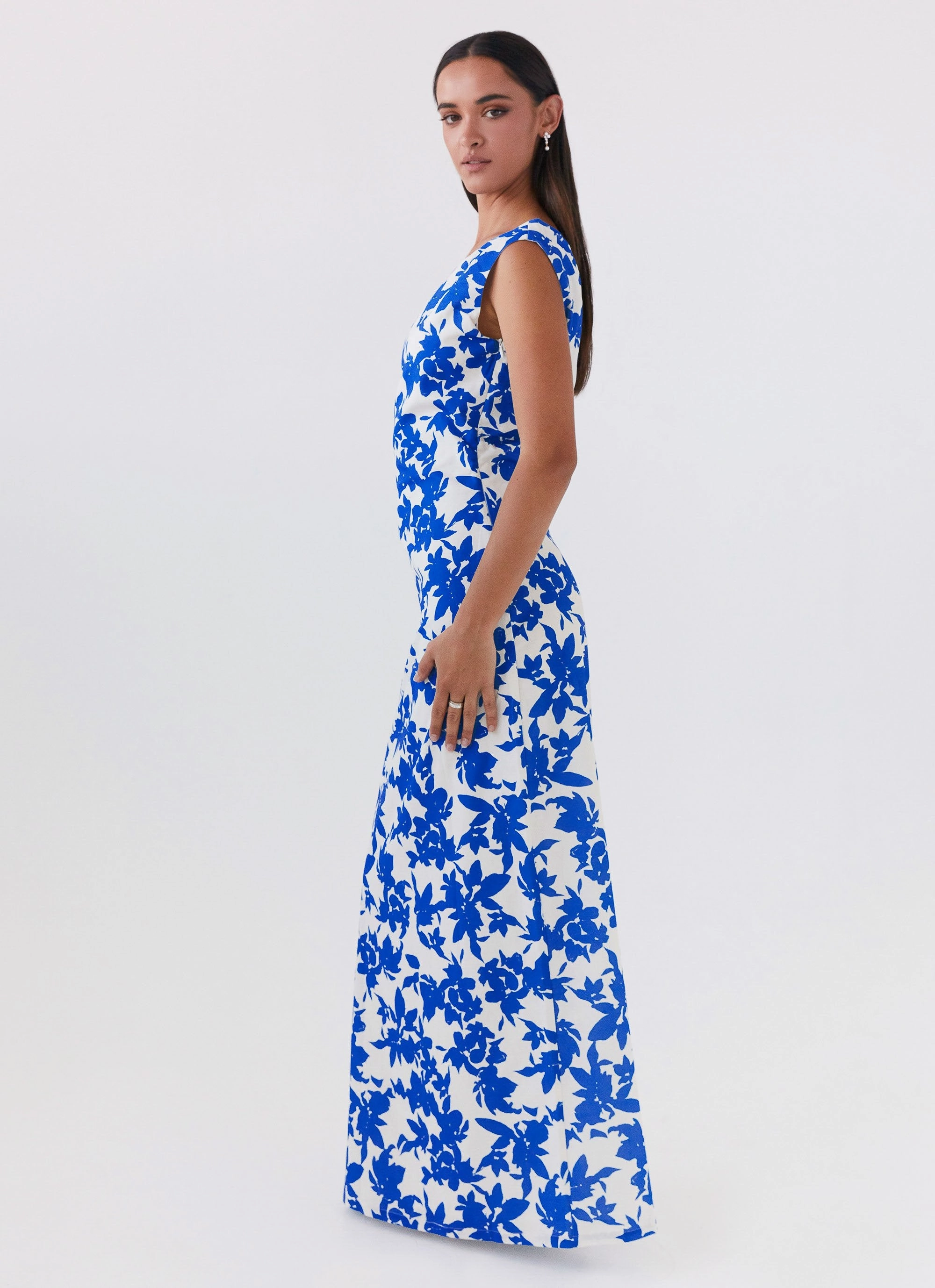 Wardrobe-Staple Cozy Vibe Pyper Off Shoulder Maxi Dress - Blue Floral