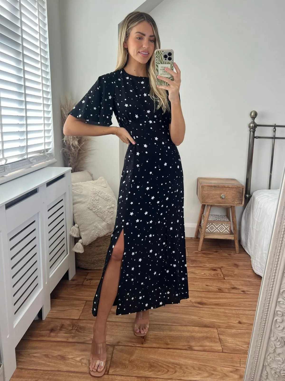 Dreamy Look Bailey Angel Sleeve Midi Dress / Star Print