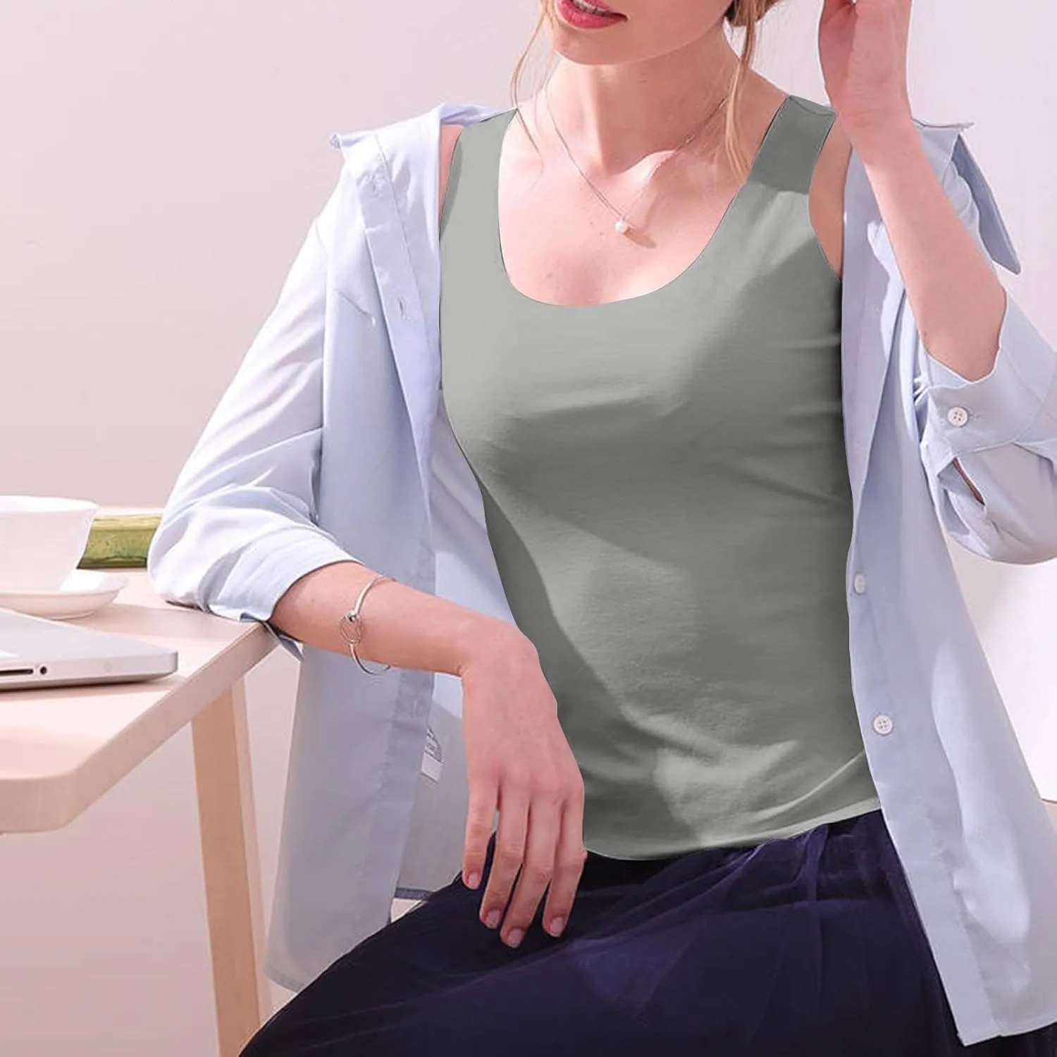 Basic Tank Tops for Women Sleeveless Undershirts 2025 Slim Fitted Crewneck Stretchy Casual Layering Tee Shirt