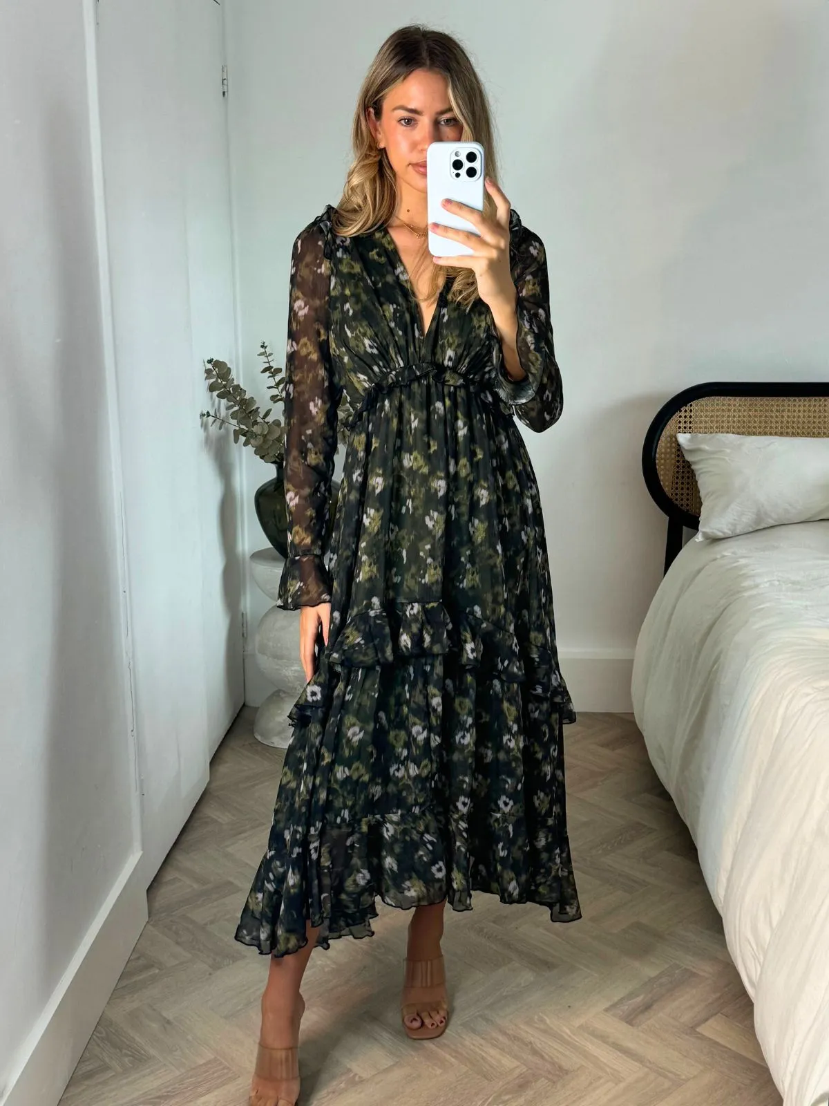 Birdie Frill Tie Back Dress / Blurred Khaki Floral Sharp Design Smart and Chic