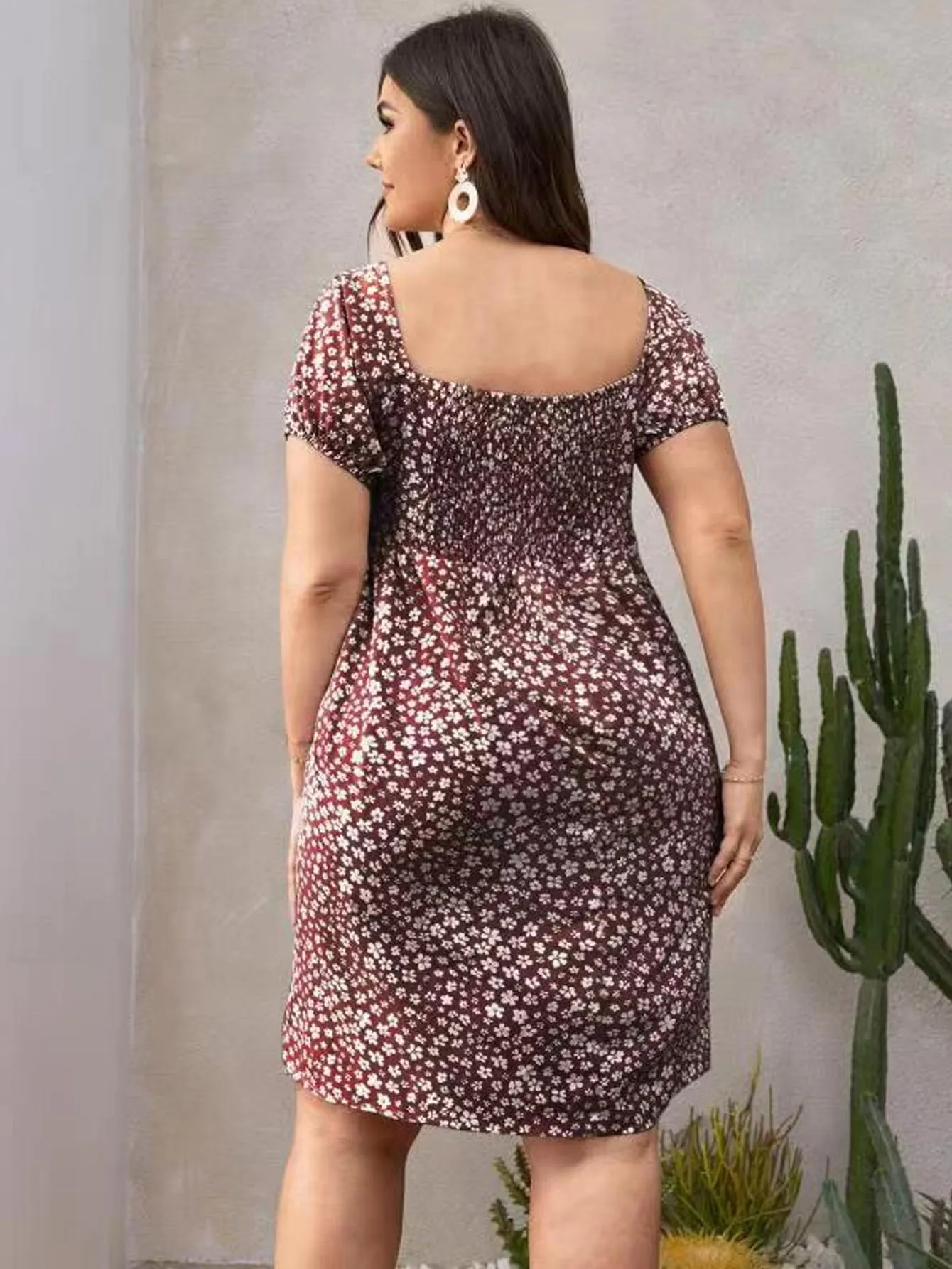 Boho Ditsy Floral Ruched Bust Short Sleeve Sweetheart Flared High Waist Short Plus Size Dress