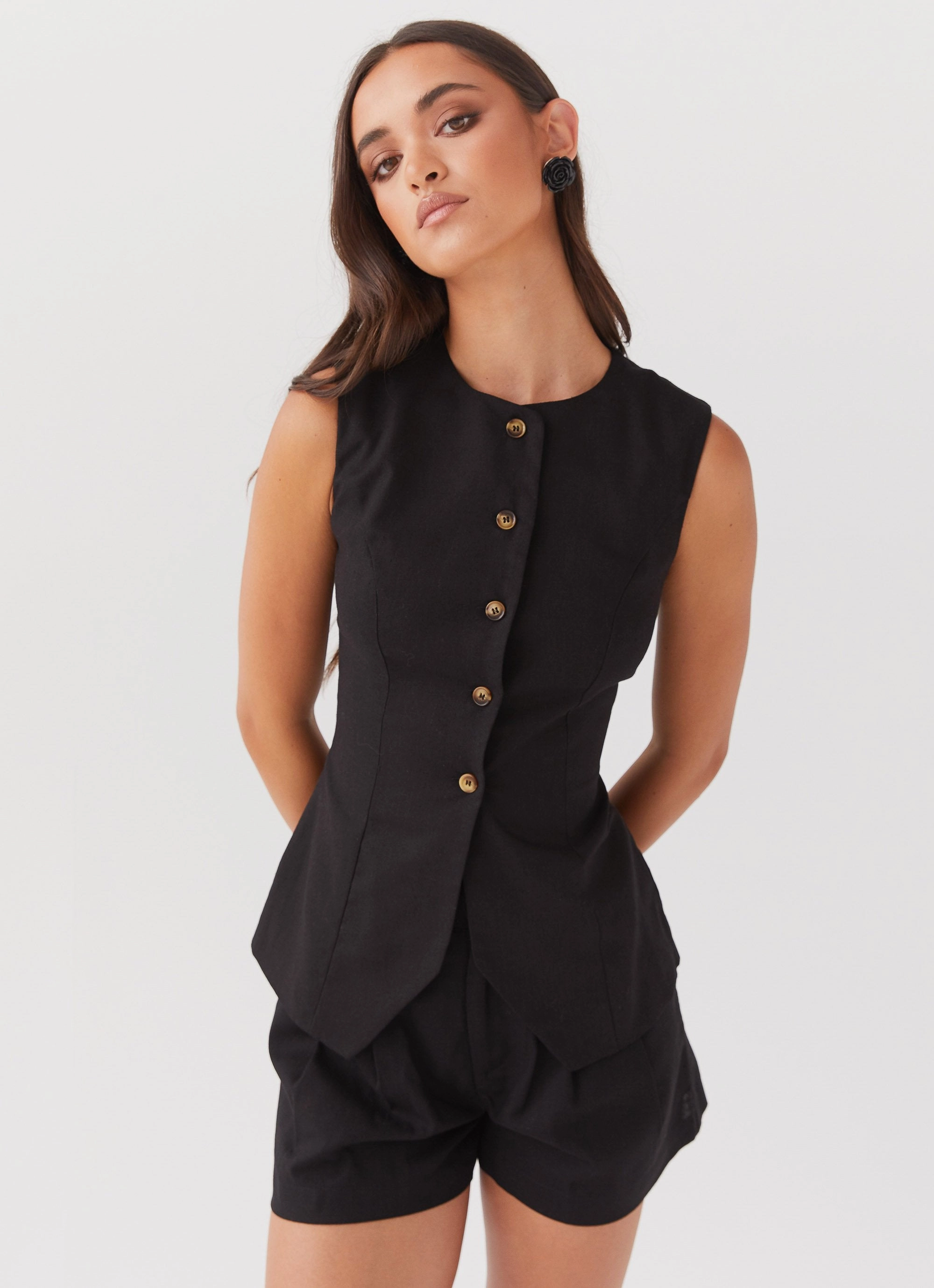 Born For Bordeaux Linen Vest - Black Body Contour