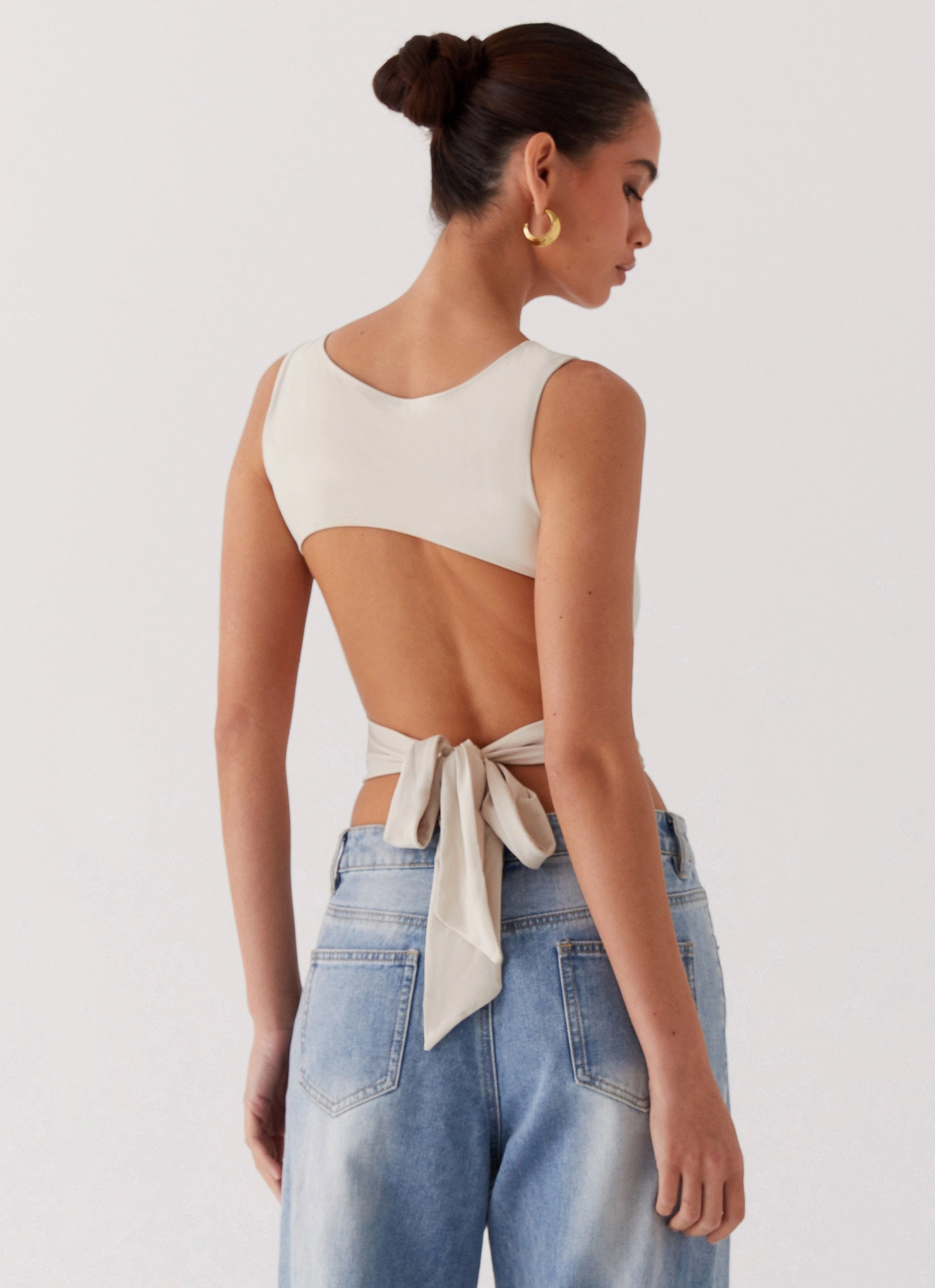 Saskie Crop Top - Ivory ErgonomicSleeves