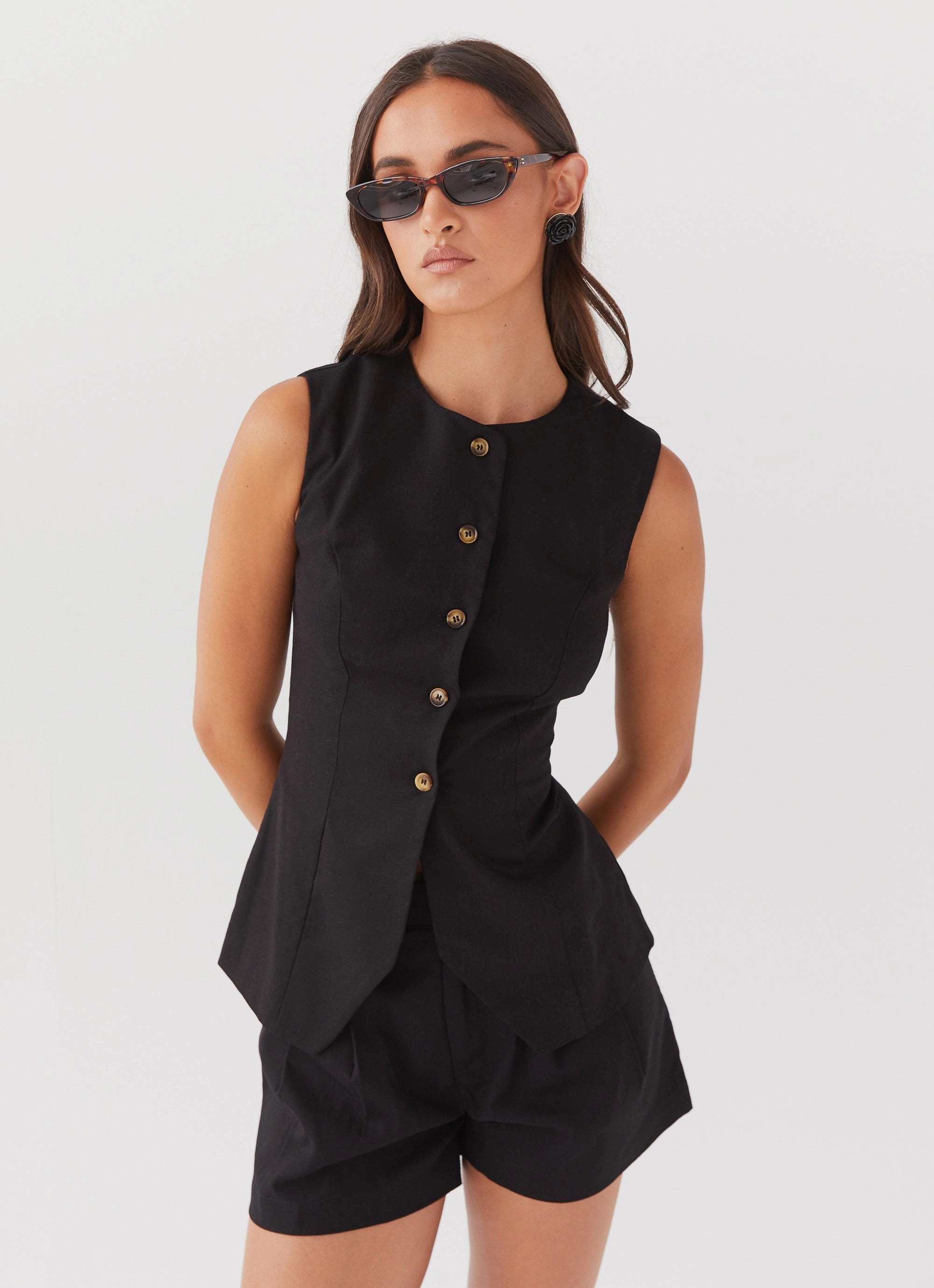 Quality Fabric Multi Panel Construction Born For Bordeaux Linen Shorts - Black