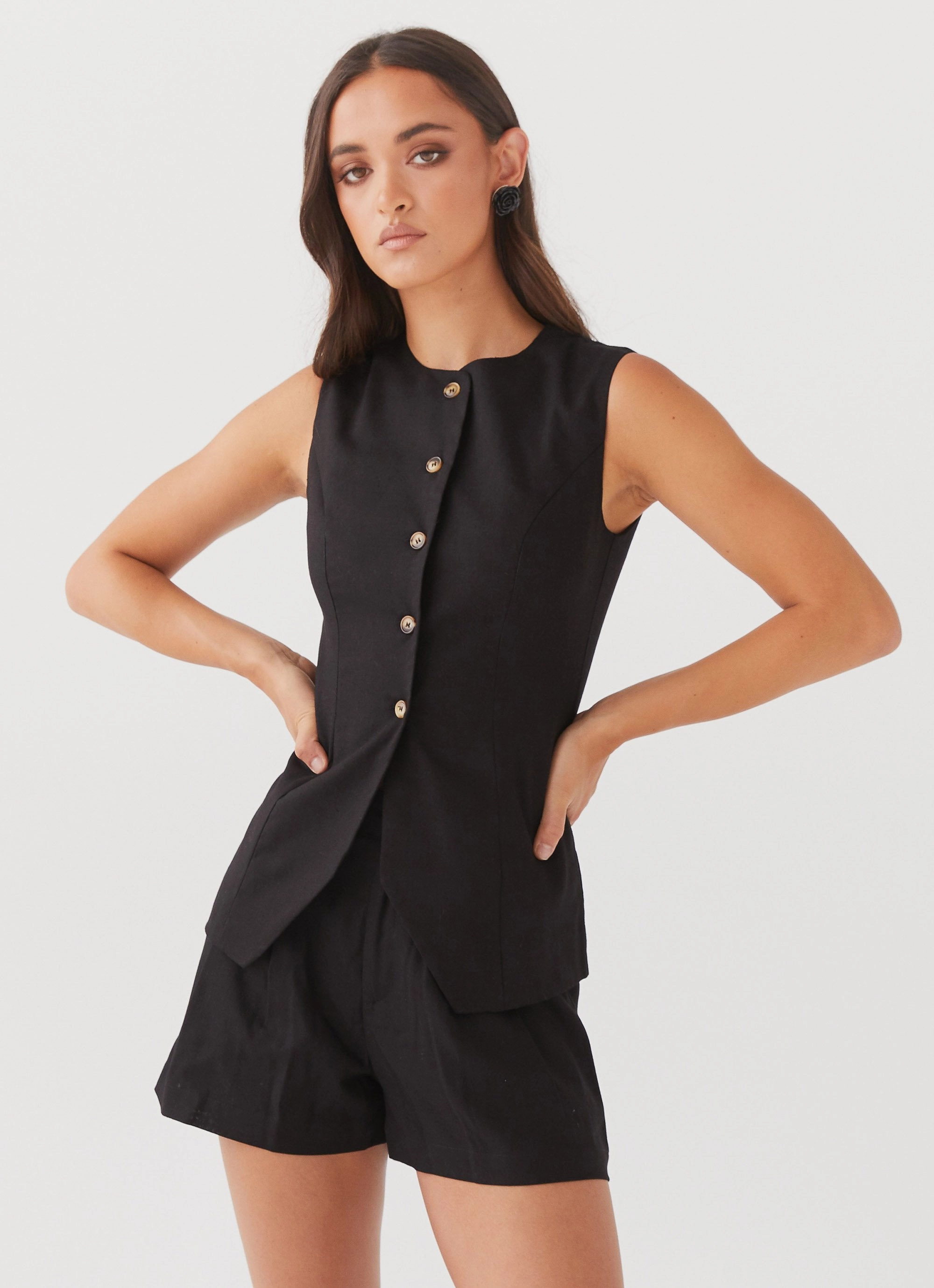 Born For Bordeaux Linen Shorts - Black No Ride Fit Layered Comfort