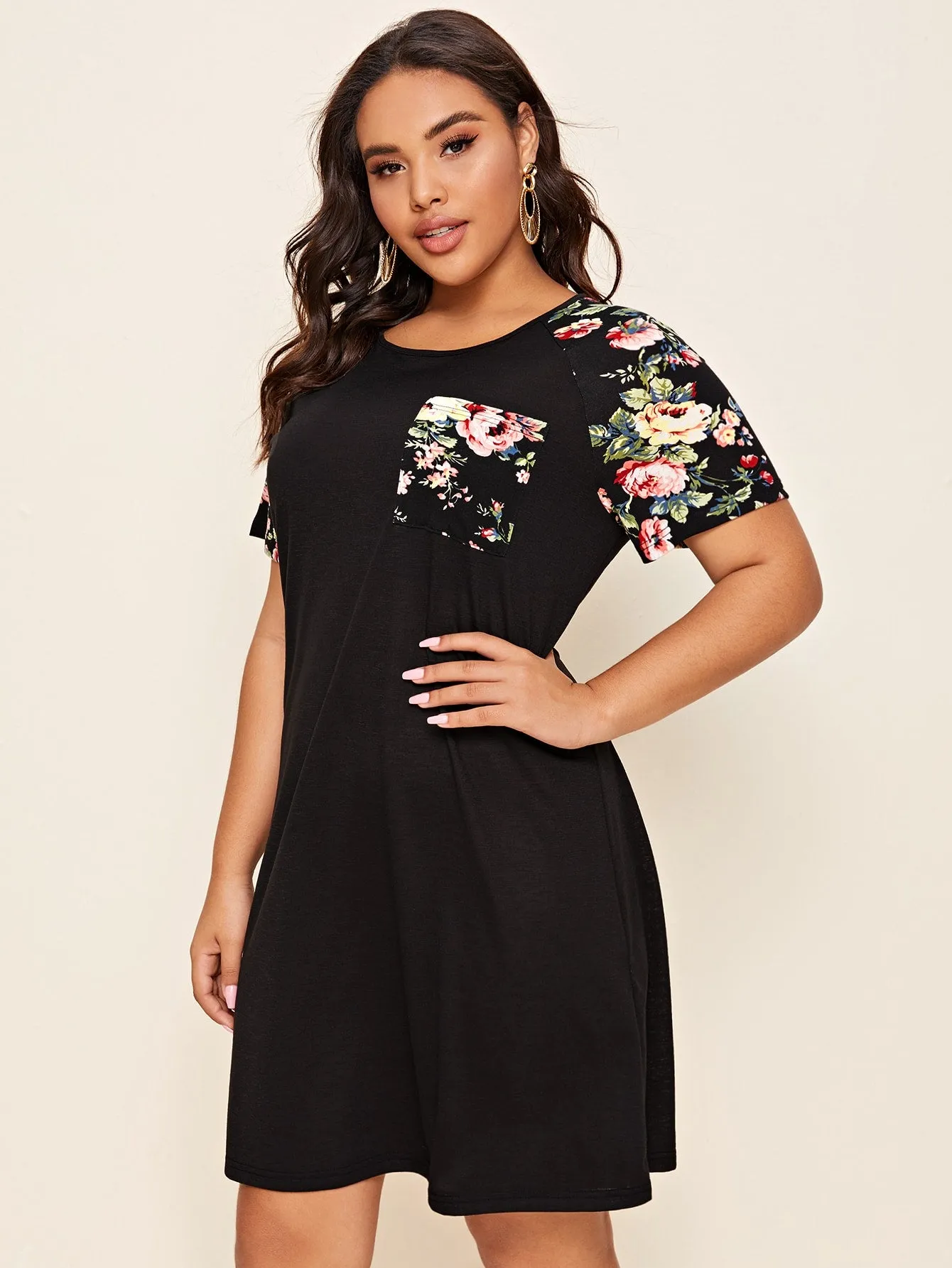 Casual Floral Pocket Short Sleeve Round Neck Straight Natural Short Plus Size Dress
