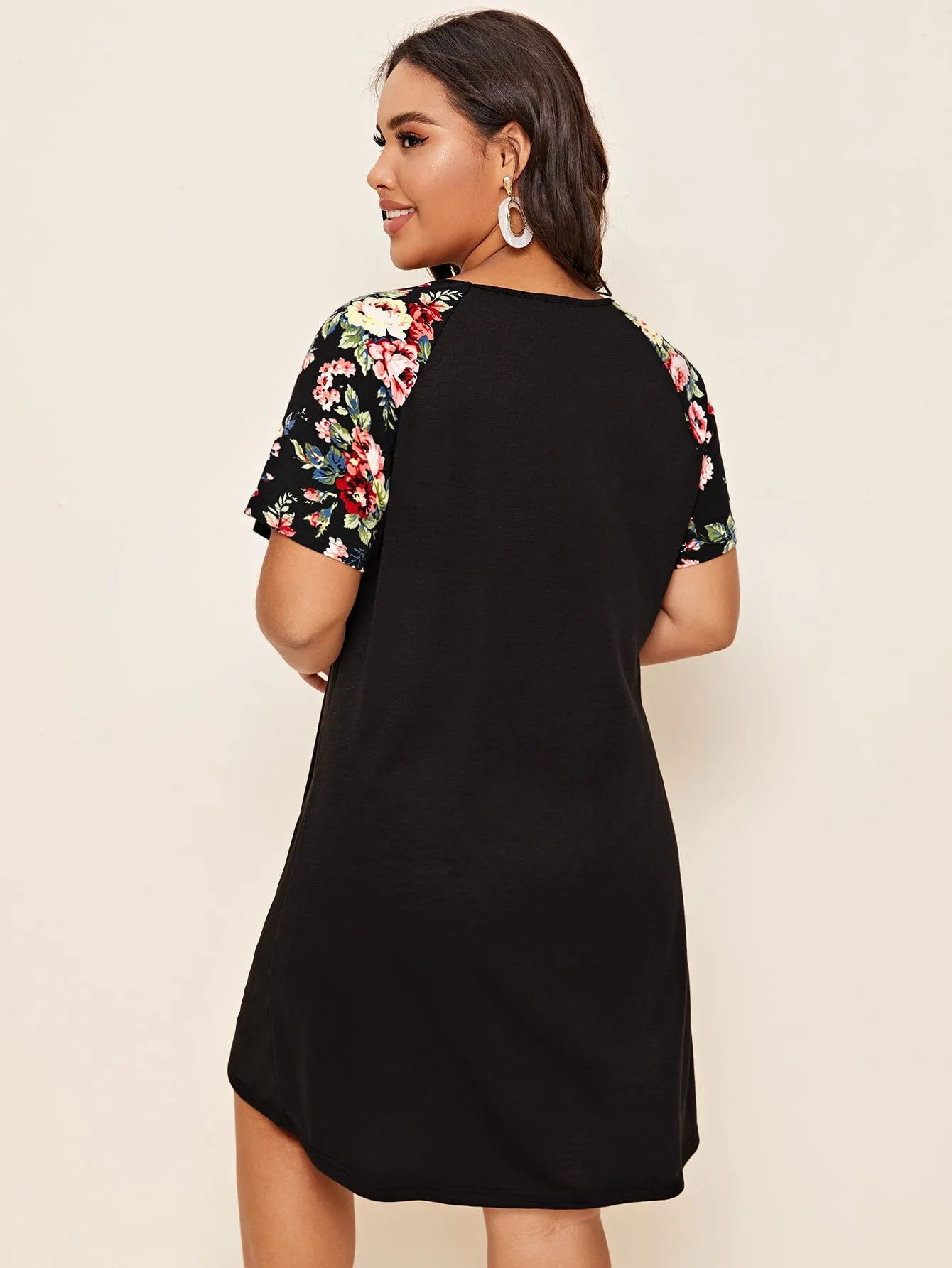 Casual Floral Pocket Short Sleeve Round Neck Straight Natural Short Plus Size Dress