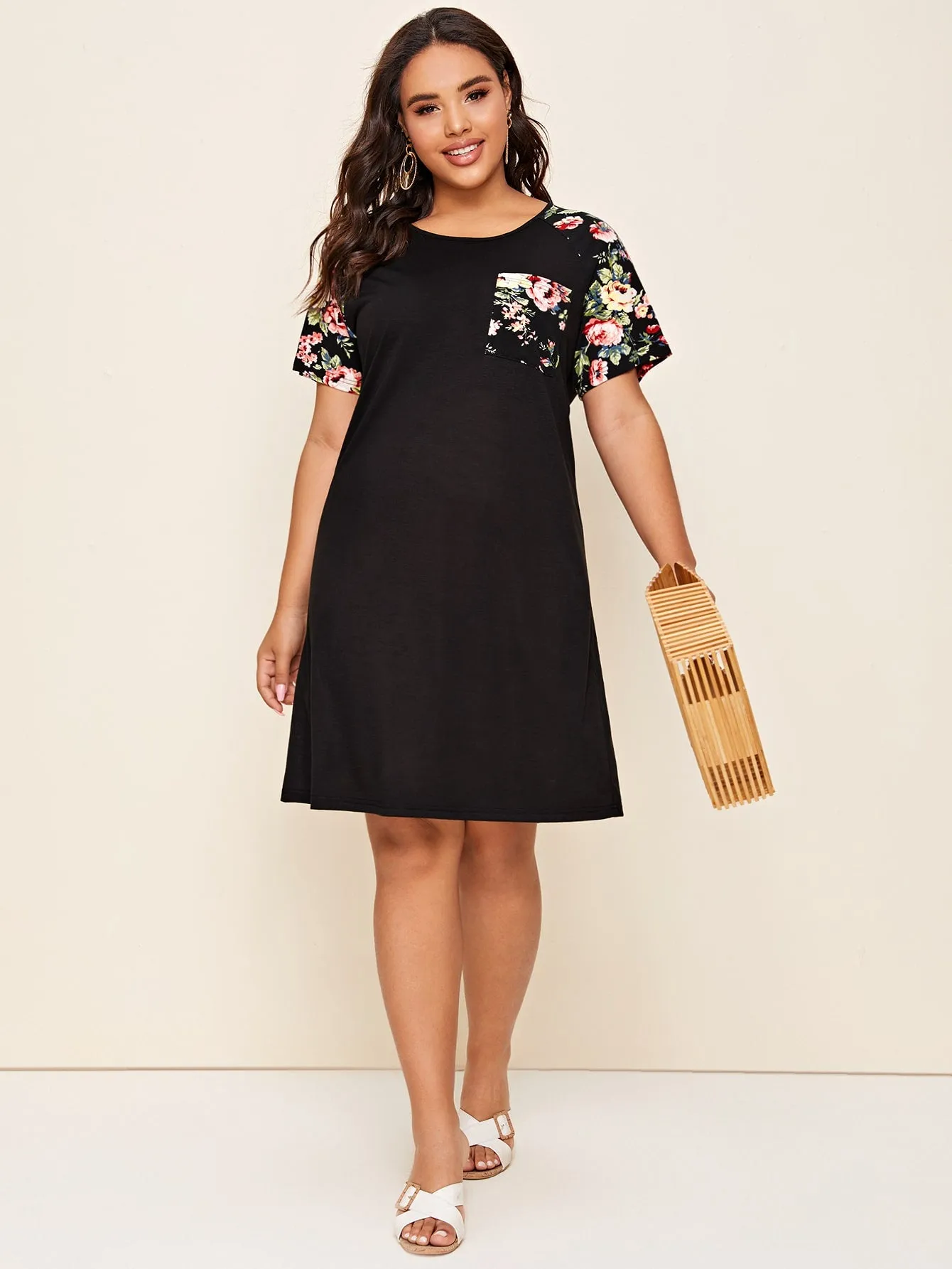 Casual Floral Pocket Short Sleeve Round Neck Straight Natural Short Plus Size Dress