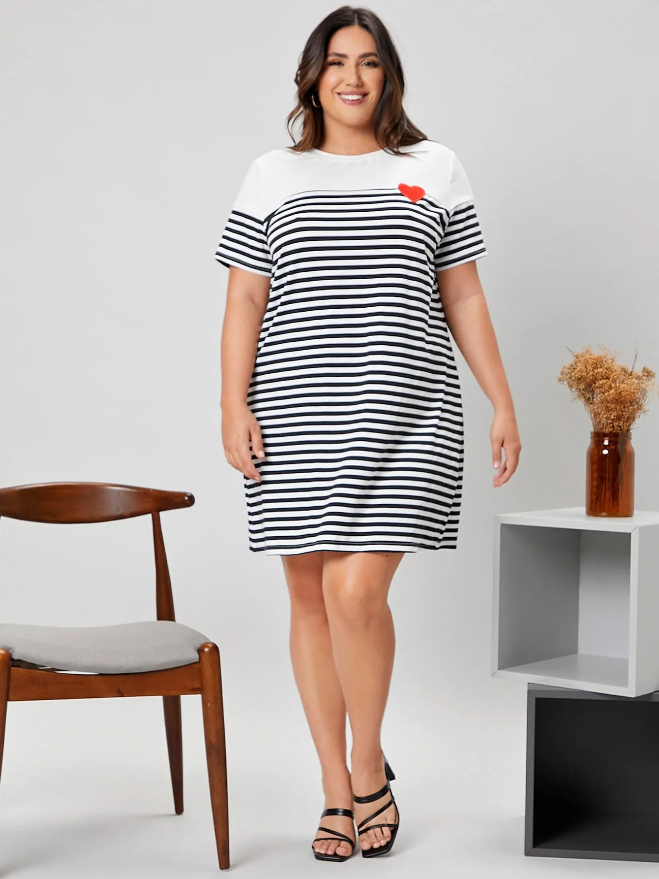 Casual Striped Embroidery Short Sleeve Round Neck Straight Natural Short Plus Size Dress