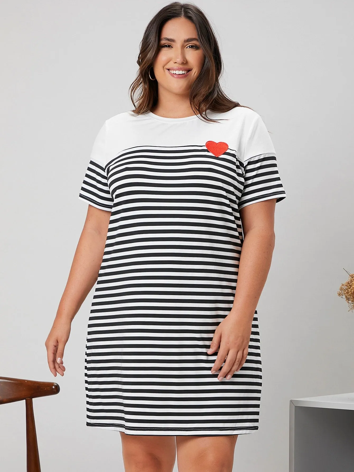 Casual Striped Embroidery Short Sleeve Round Neck Straight Natural Short Plus Size Dress