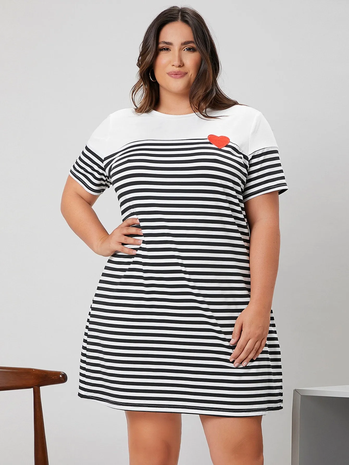 Casual Striped Embroidery Short Sleeve Round Neck Straight Natural Short Plus Size Dress