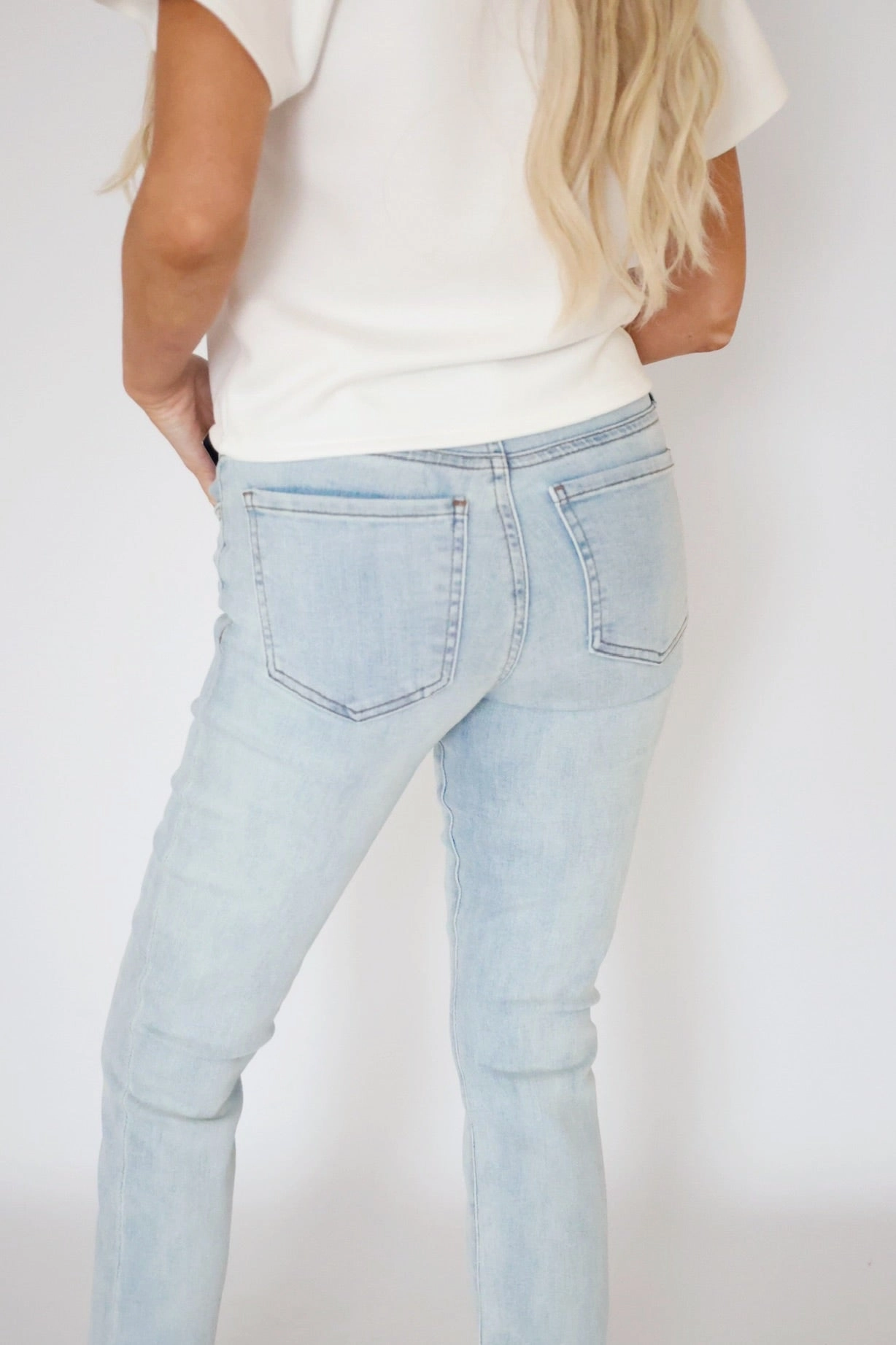Soft Knit Catherin Boyfriend Jean - Light Base