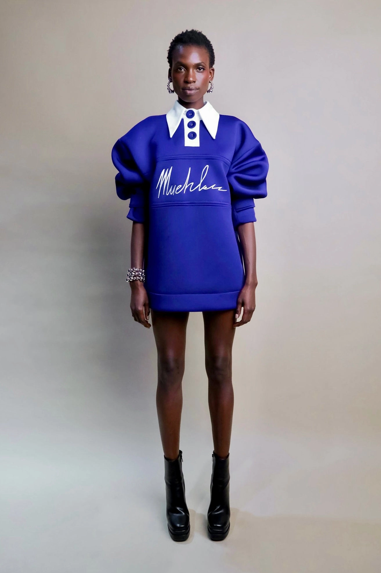 BeBe SweatShirt Dress Smocked-Detail Clean Structure