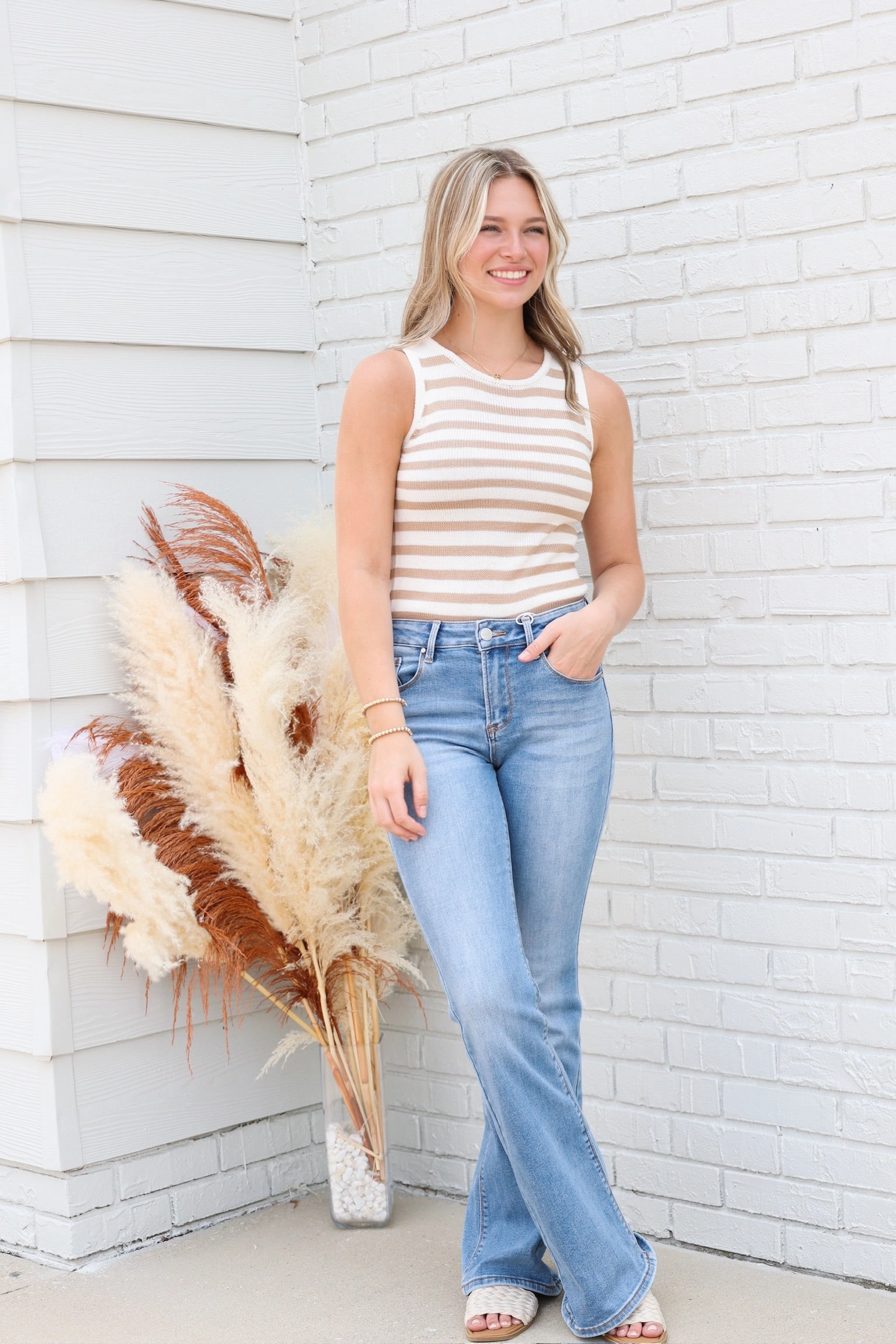 Loose Tee Comfortable Style Saber Flare Jeans