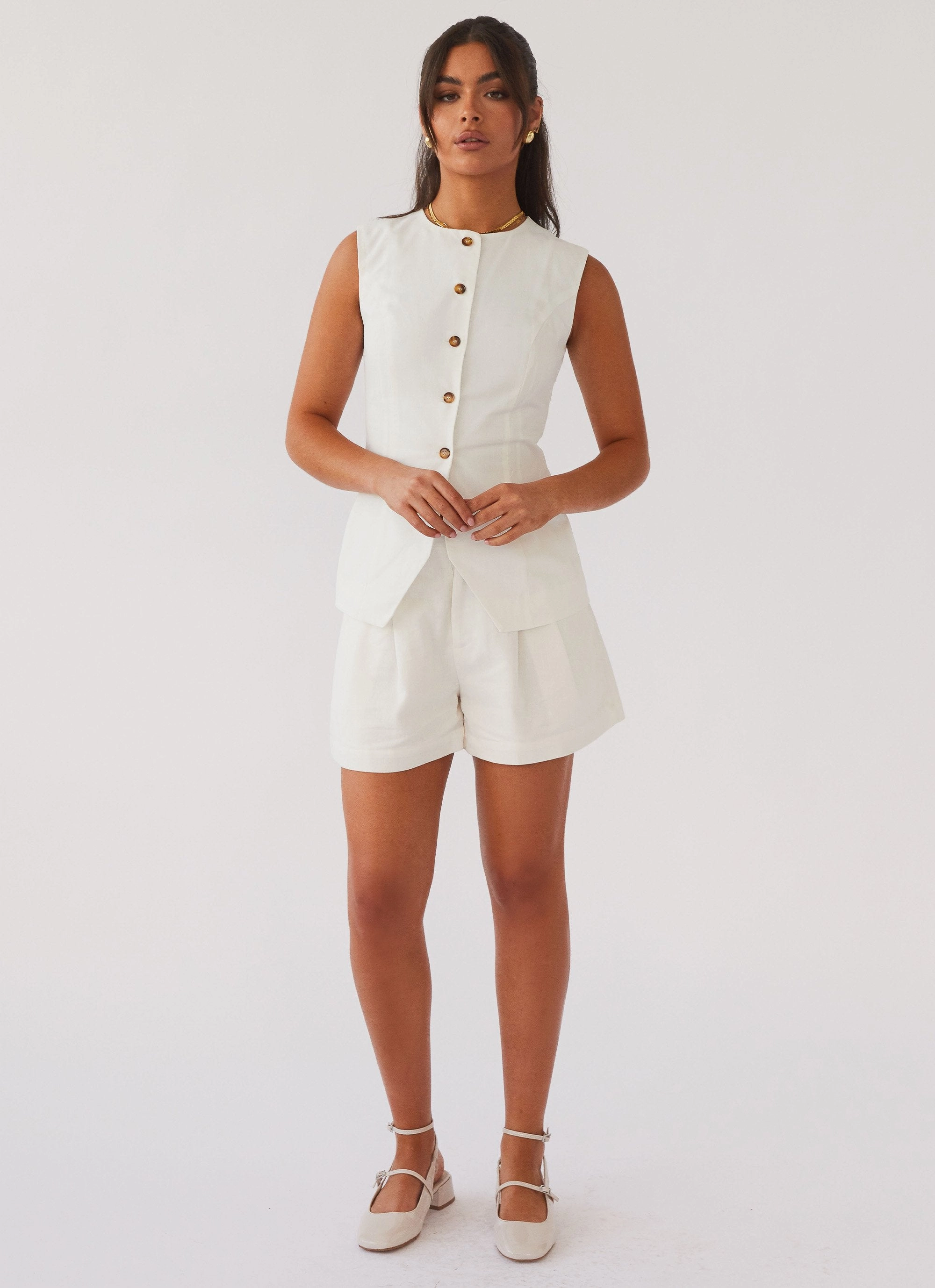 Minimal Waist Born For Bordeaux Linen Shorts - White