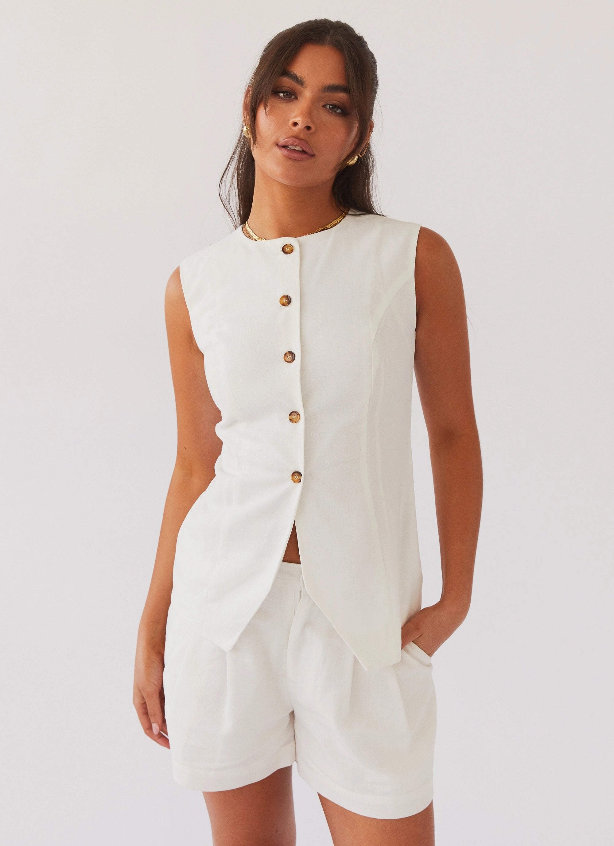 Chic Look Born For Bordeaux Linen Shorts - White