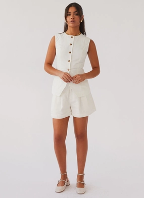 Comfy Appeal Born For Bordeaux Linen Shorts - White Minimal Waist Born For Bordeaux Linen Shorts - White