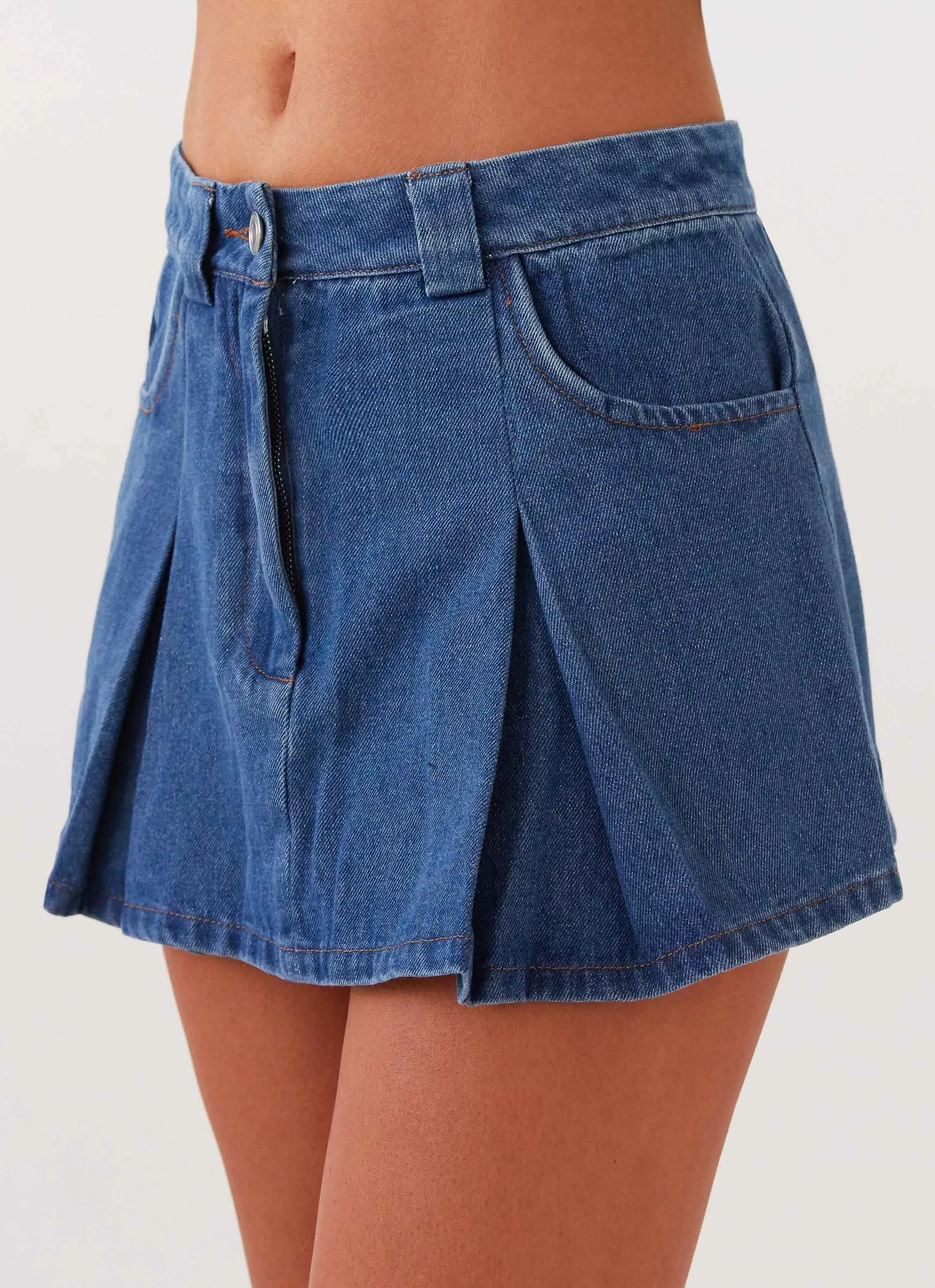 Sleek Comfort Ashlyn Denim Mini Skirt - Indigo