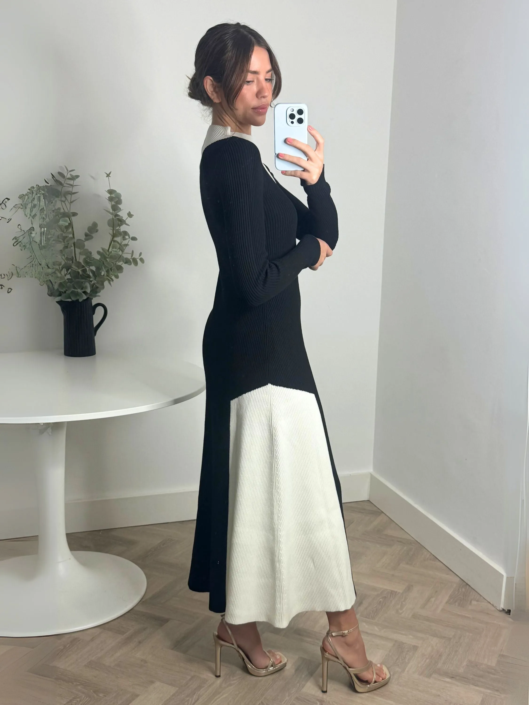 Edita Knitted Colourblock Dress in Mono Chill Moment Raglan-Sleeve