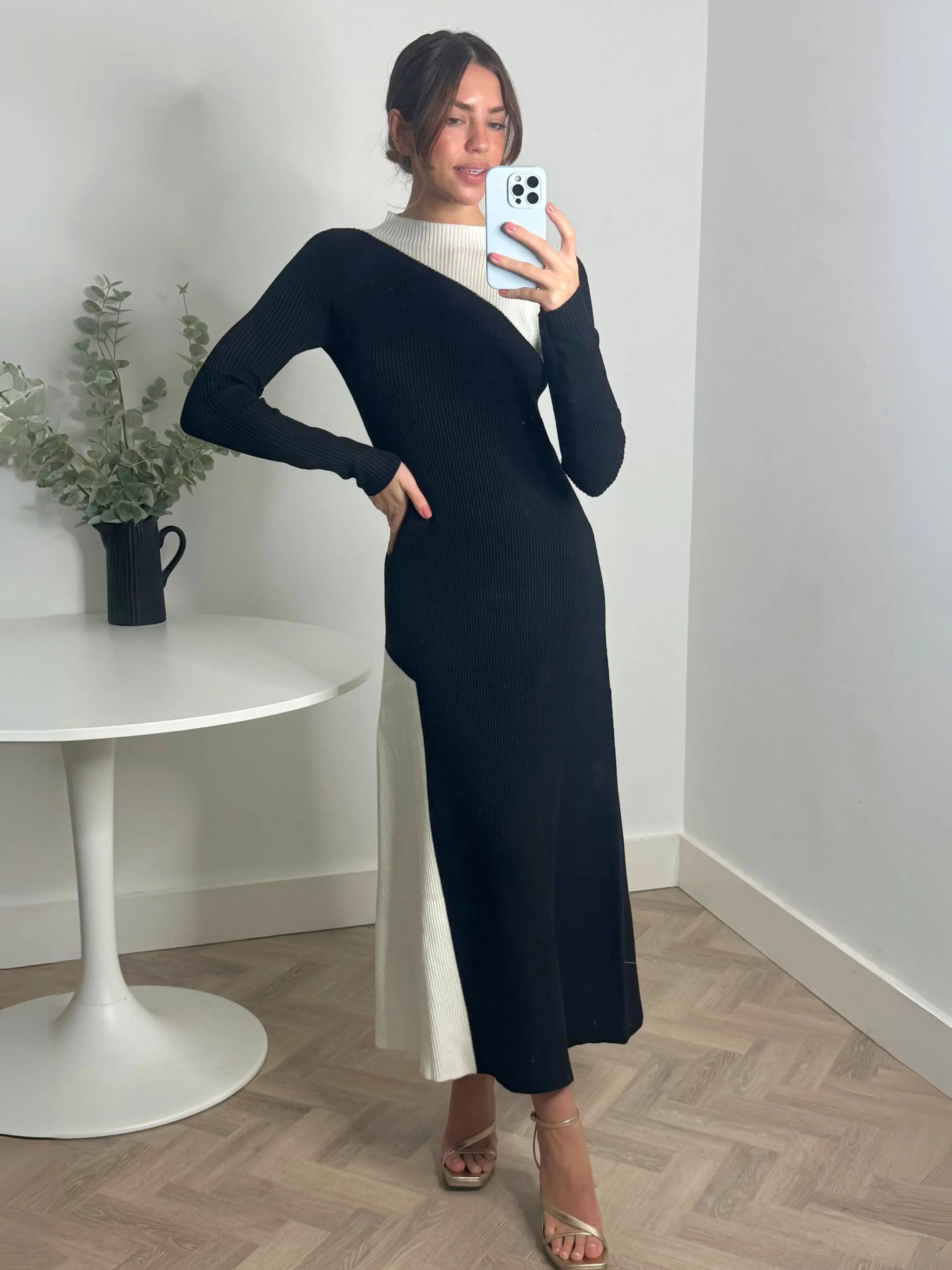 Edita Knitted Colourblock Dress in Mono Natural Style Refined Feel