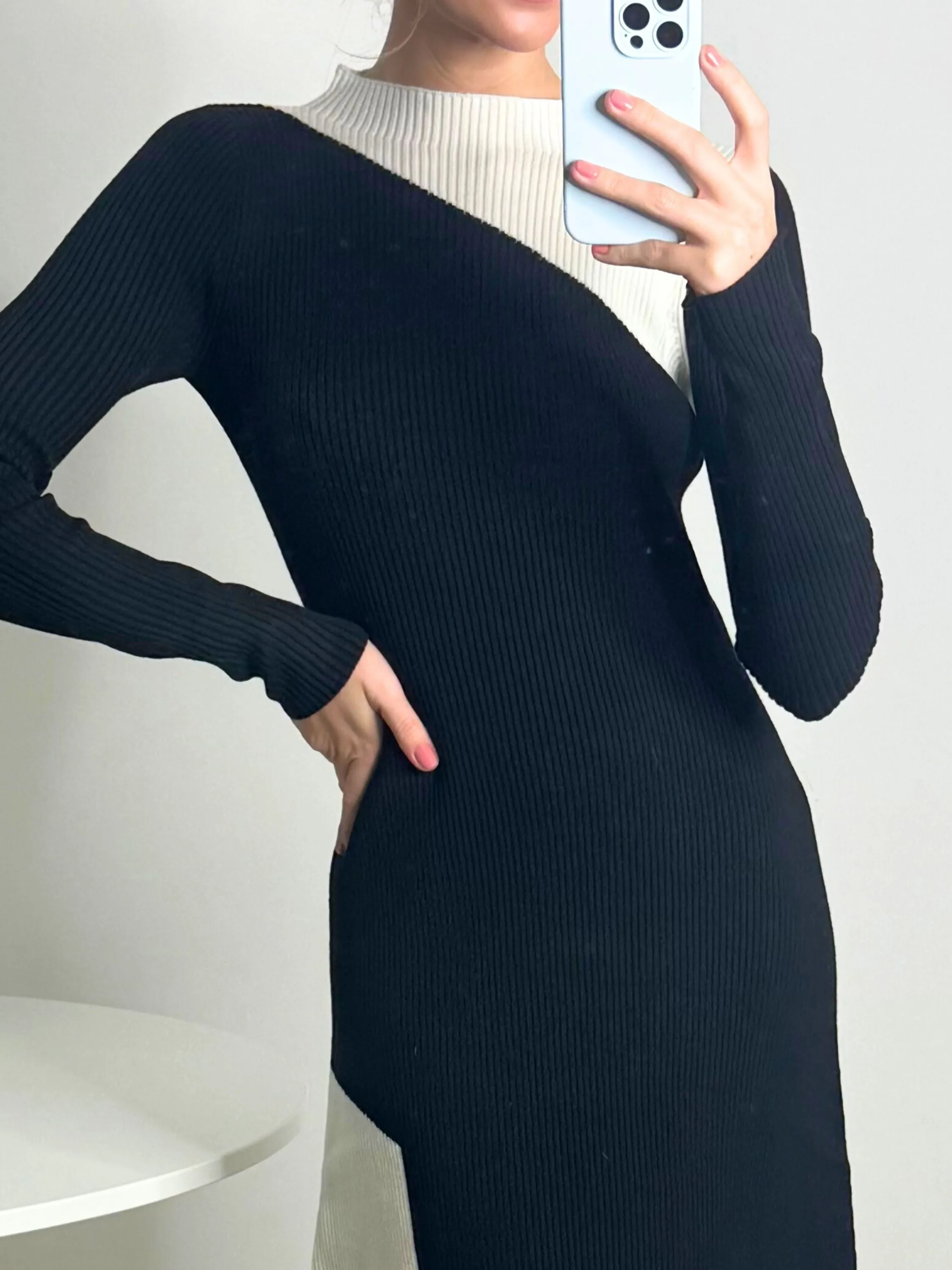 Edita Knitted Colourblock Dress in Mono Casual and Stylish