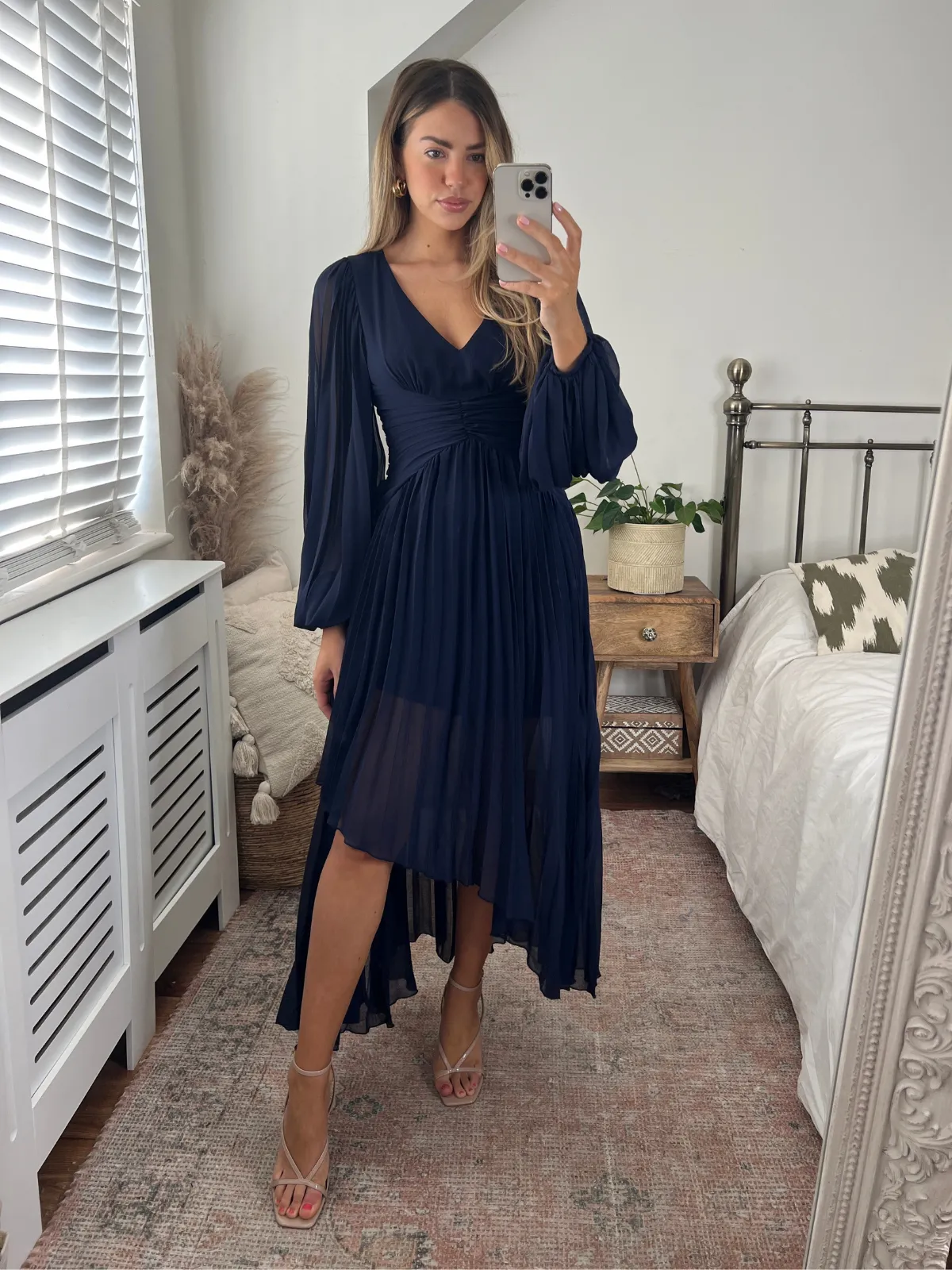 Monochrome Mood Toni Long Sleeved Pleated Maxi Dress / Navy