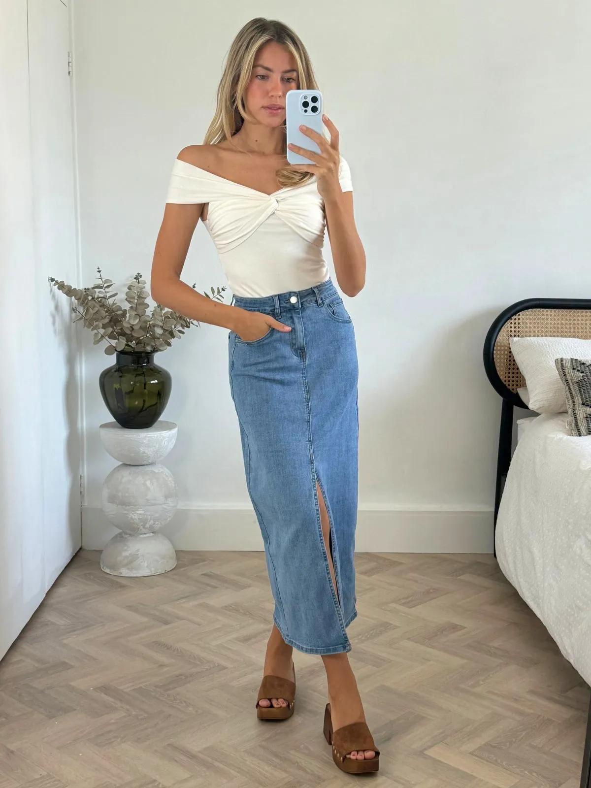 Hypoallergenic fabric flowy silhouette Ellis Midi Denim Skirt / Blue