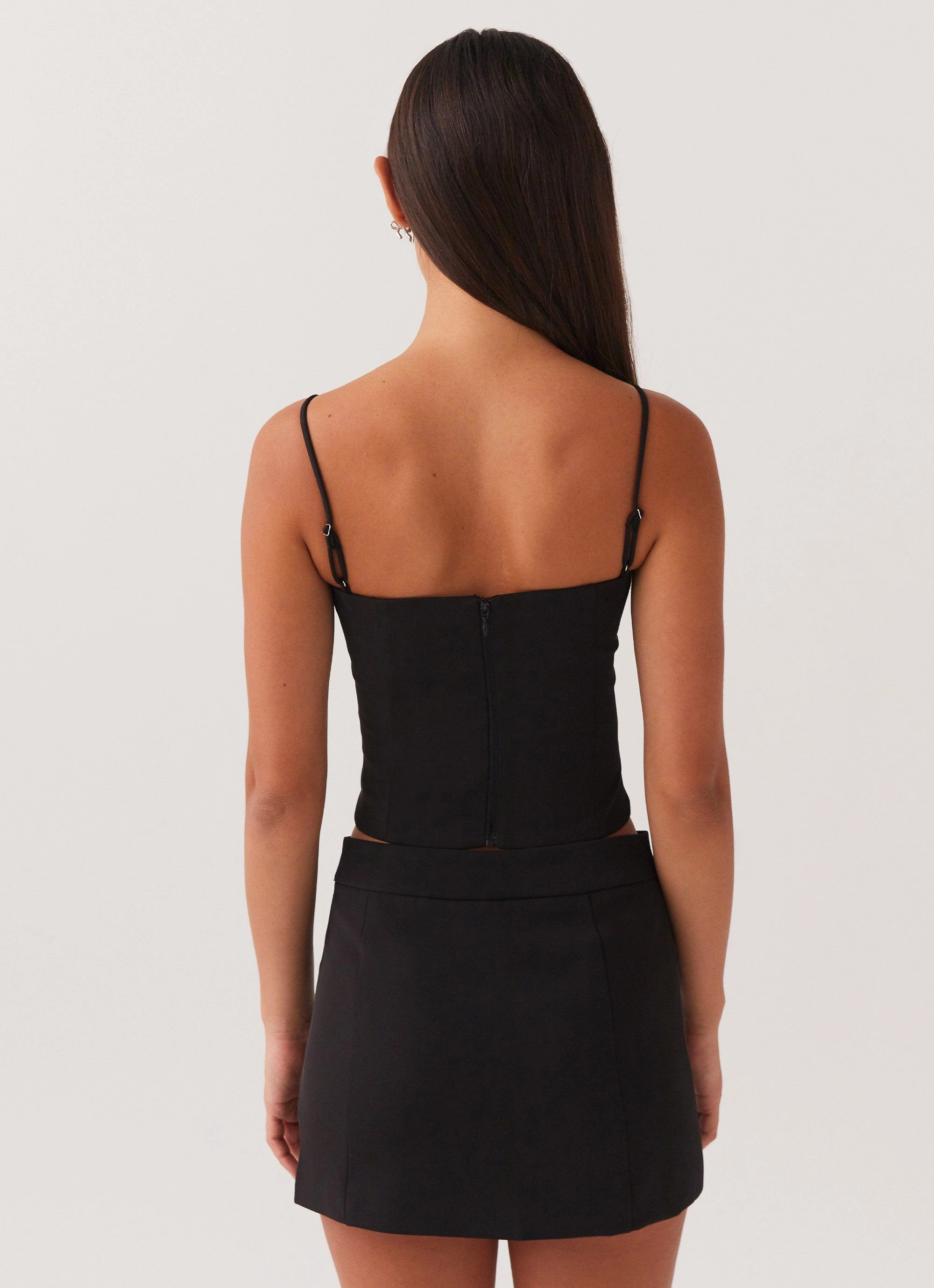 Simple Pullover Eliana Crop Top - Black