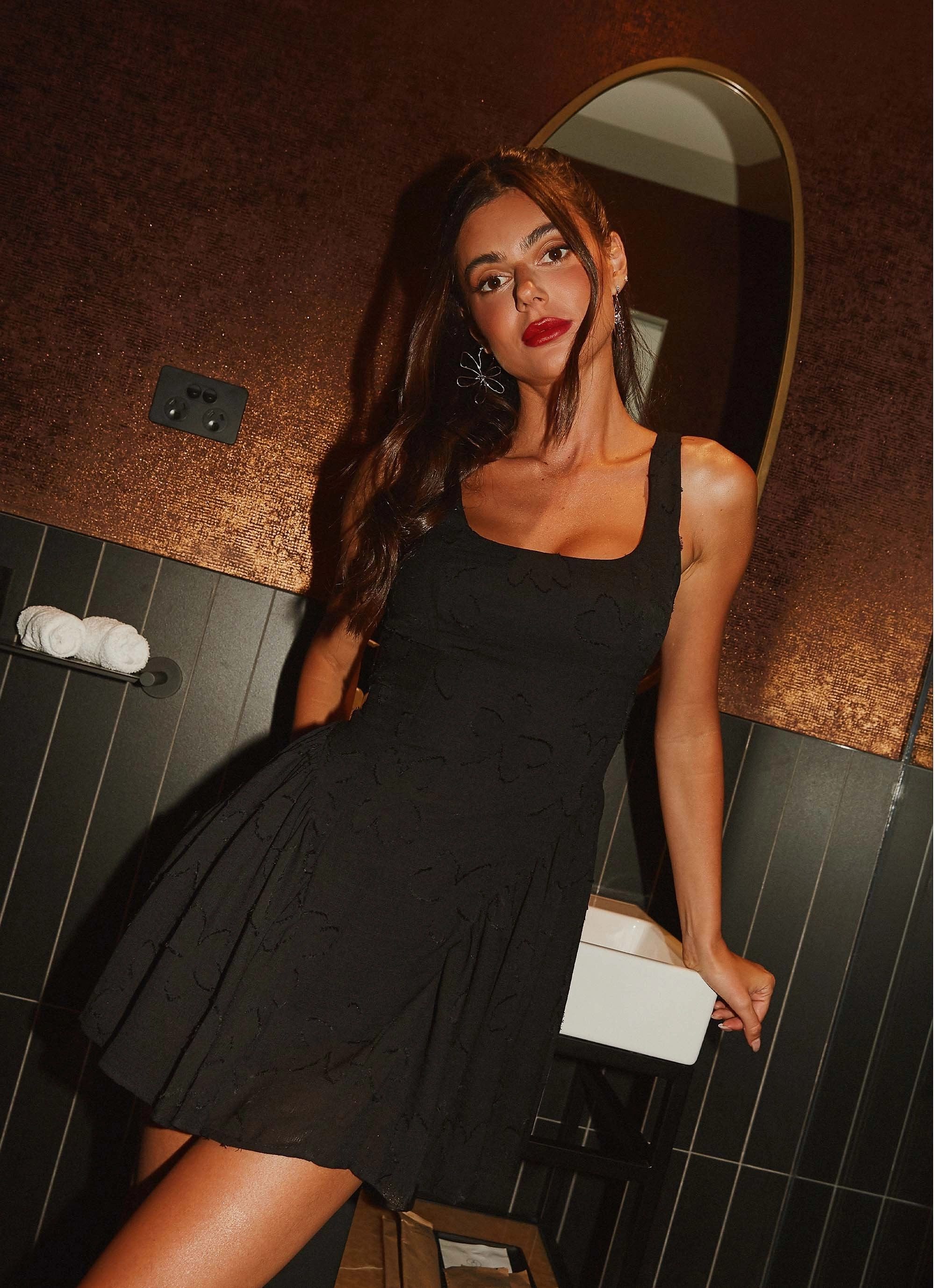 Elegance Glow Social Charm Evelyn Mini Dress - Black