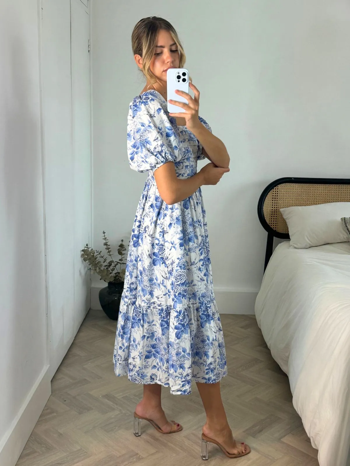 Minimalist Style Leighton Puff Sleeve Midi Dress in Blue Floral