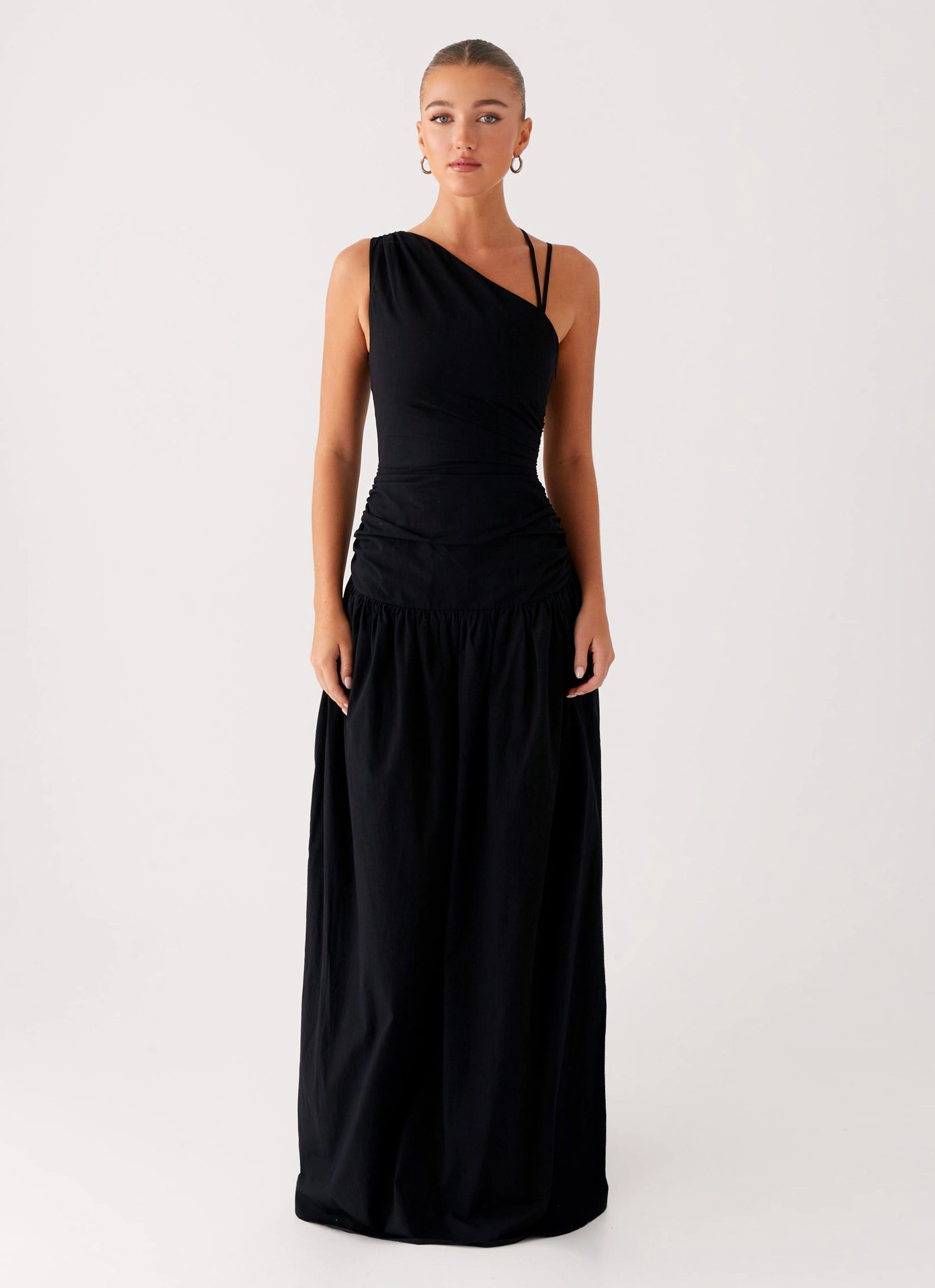 Comfortable and Flattering Relaxed Waist Cortez Maxi Dress - Black
