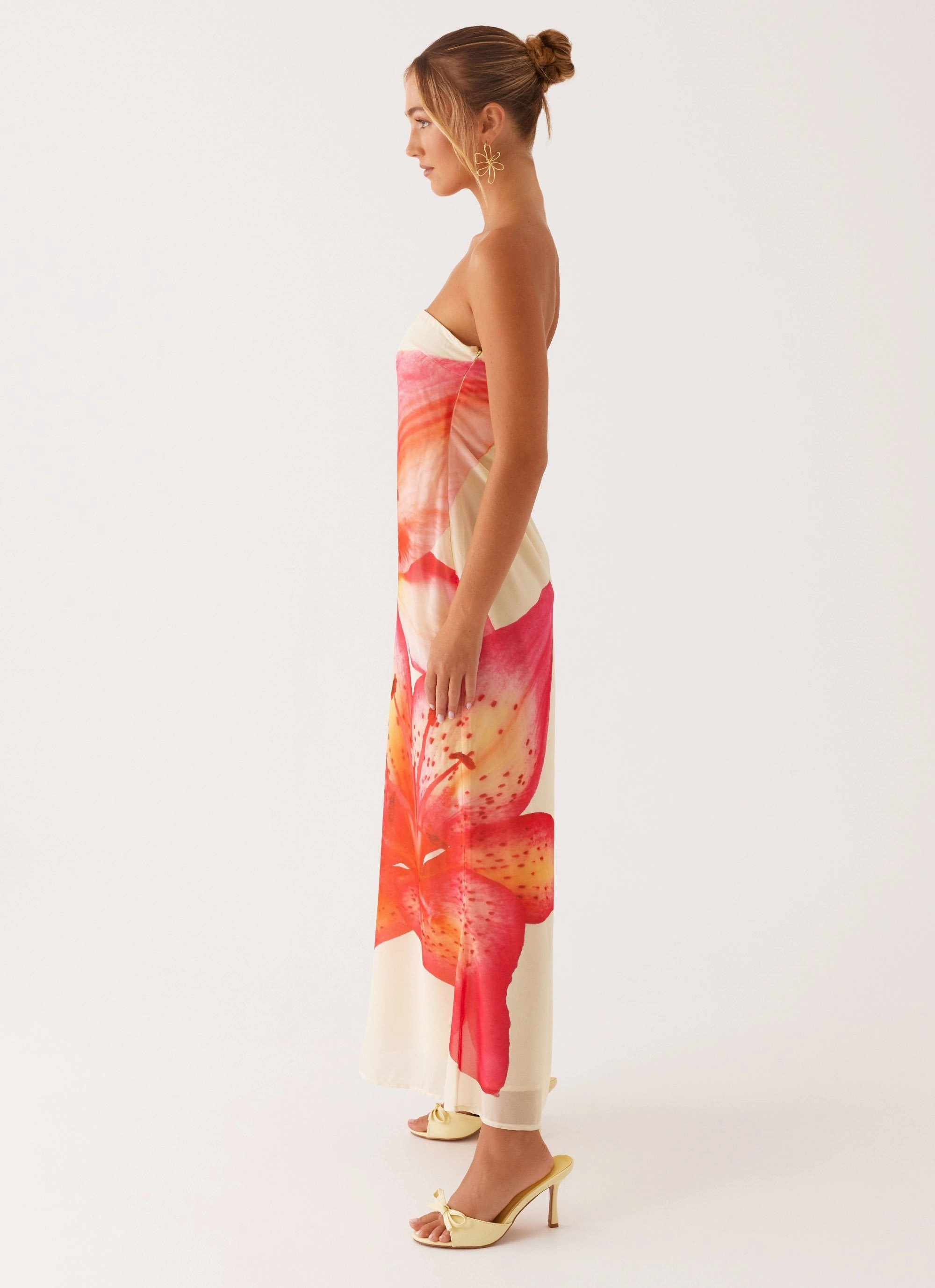 Darcy Maxi Dress - Yellow Floral Flattering Shape Look