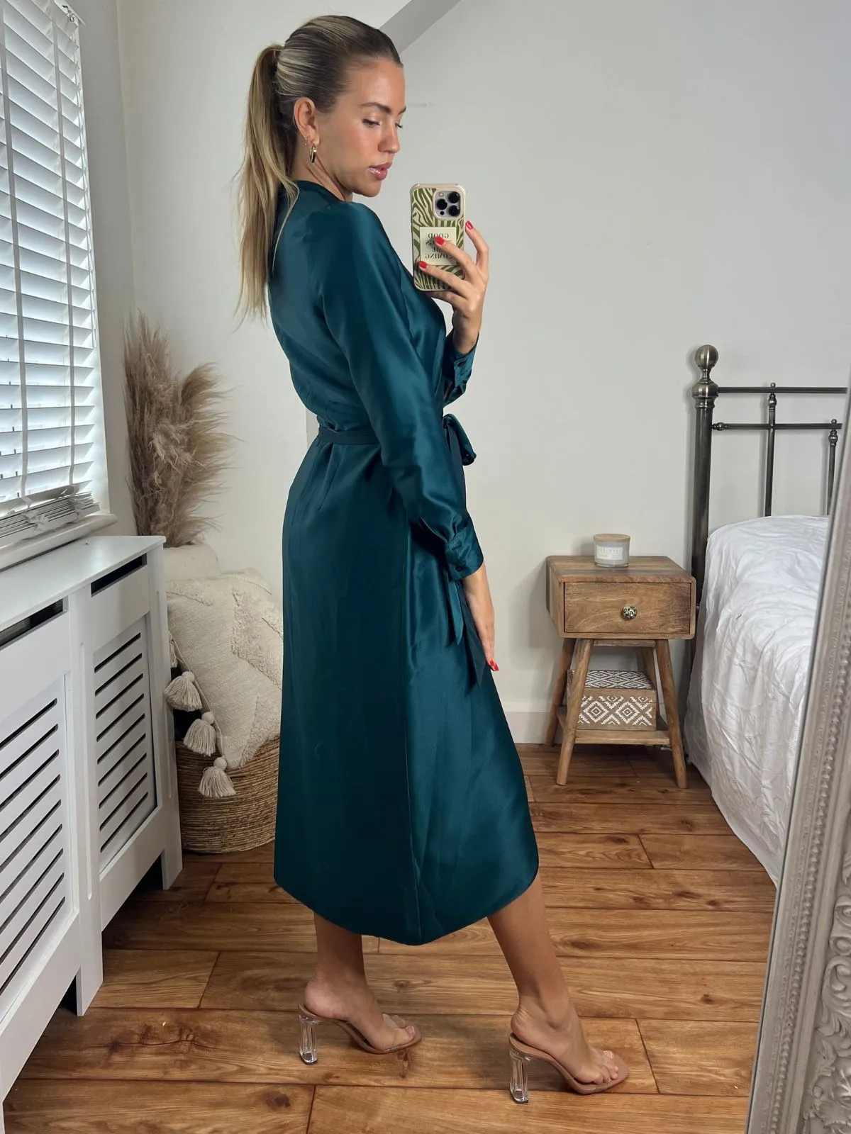 Timeless and Comfortable Sleek Outline Fergie Reversible 2 in 1 Wrap Midi Dress / Green Ombre
