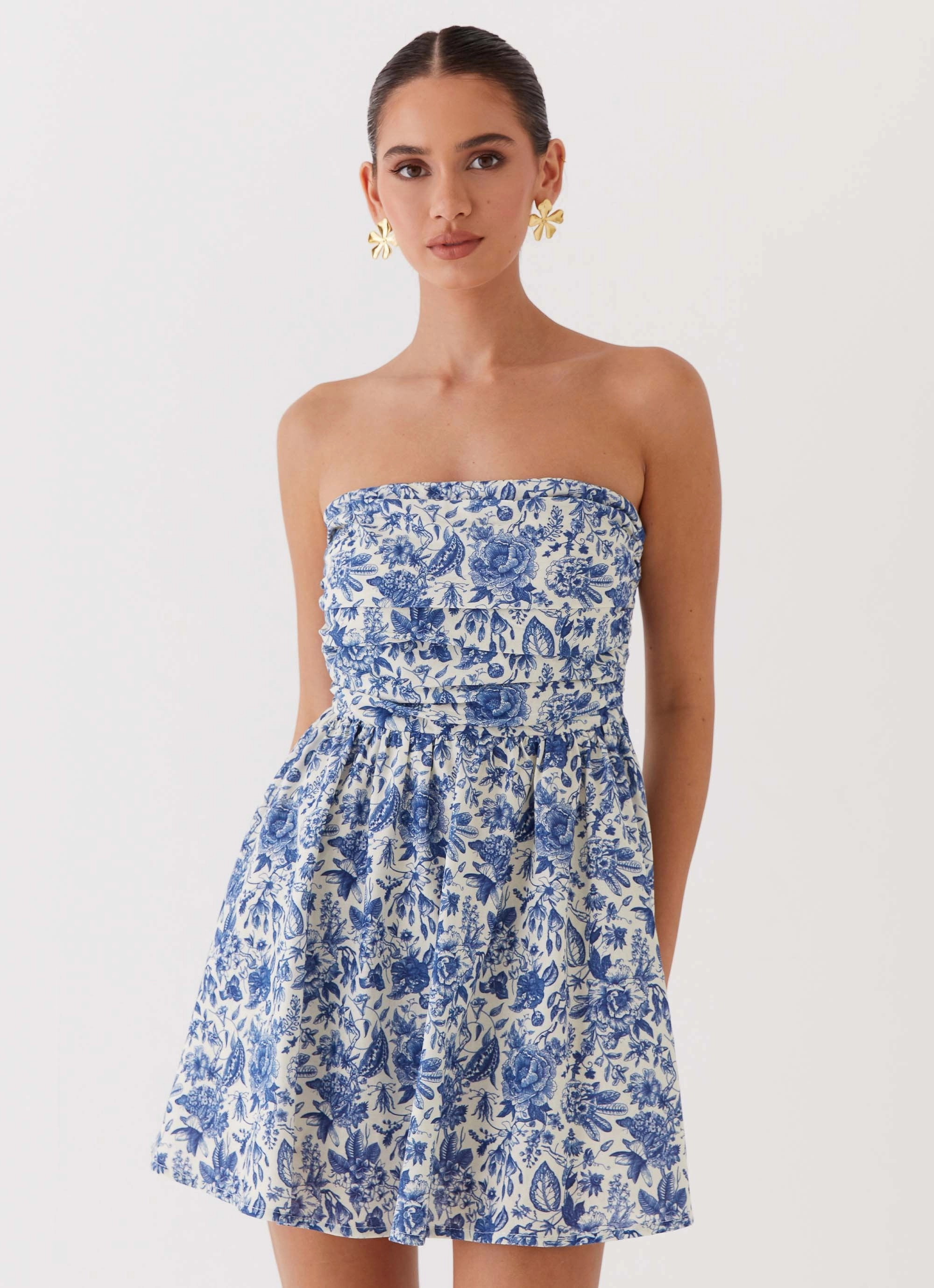 vacation look Forget Me Not Linen Mini Dress - Blue Paisley