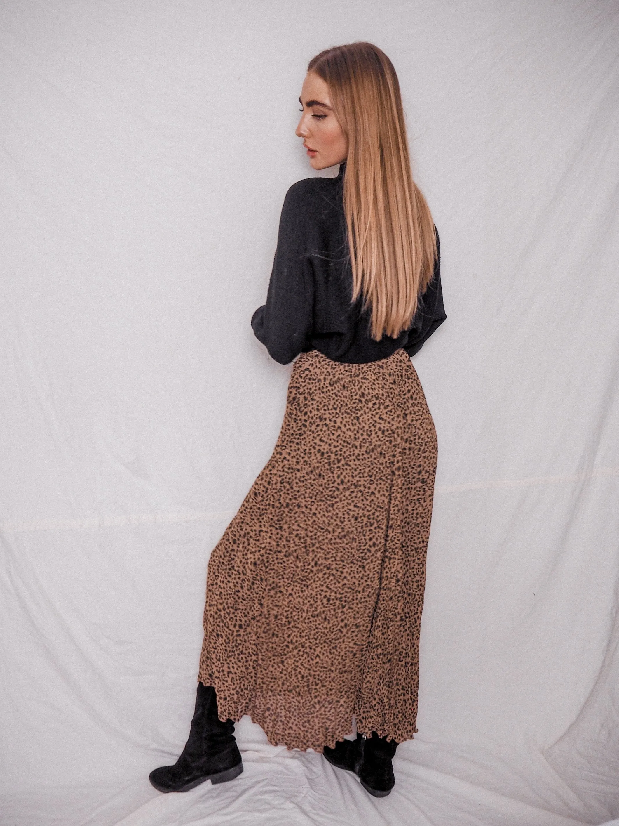 Demi Pleated Midi Skirt / Animal Elasticized Cuff Style Staple