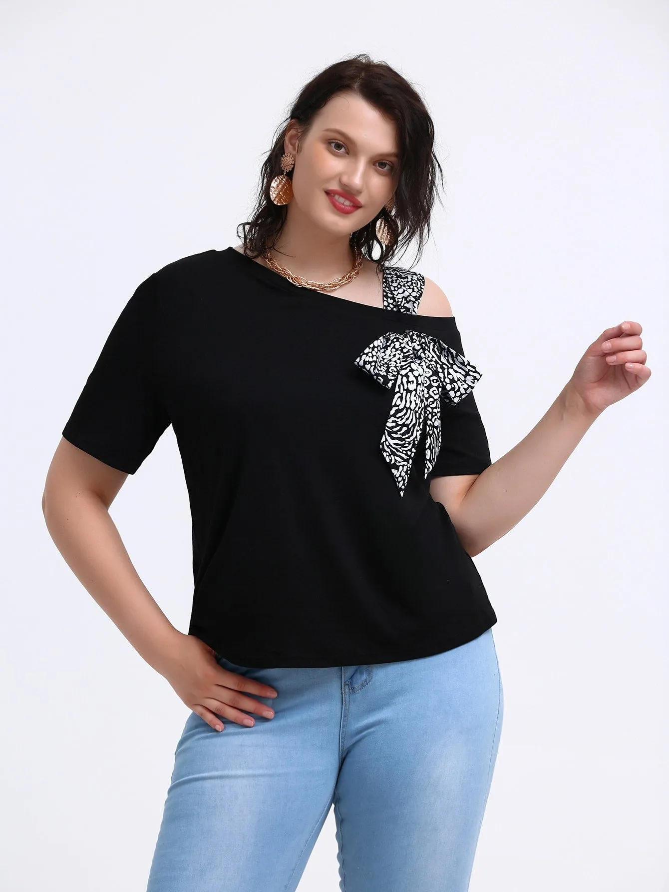 Graphic Knot Short Sleeve Asymmetrical Neck Regular Plus Size T-Shirt