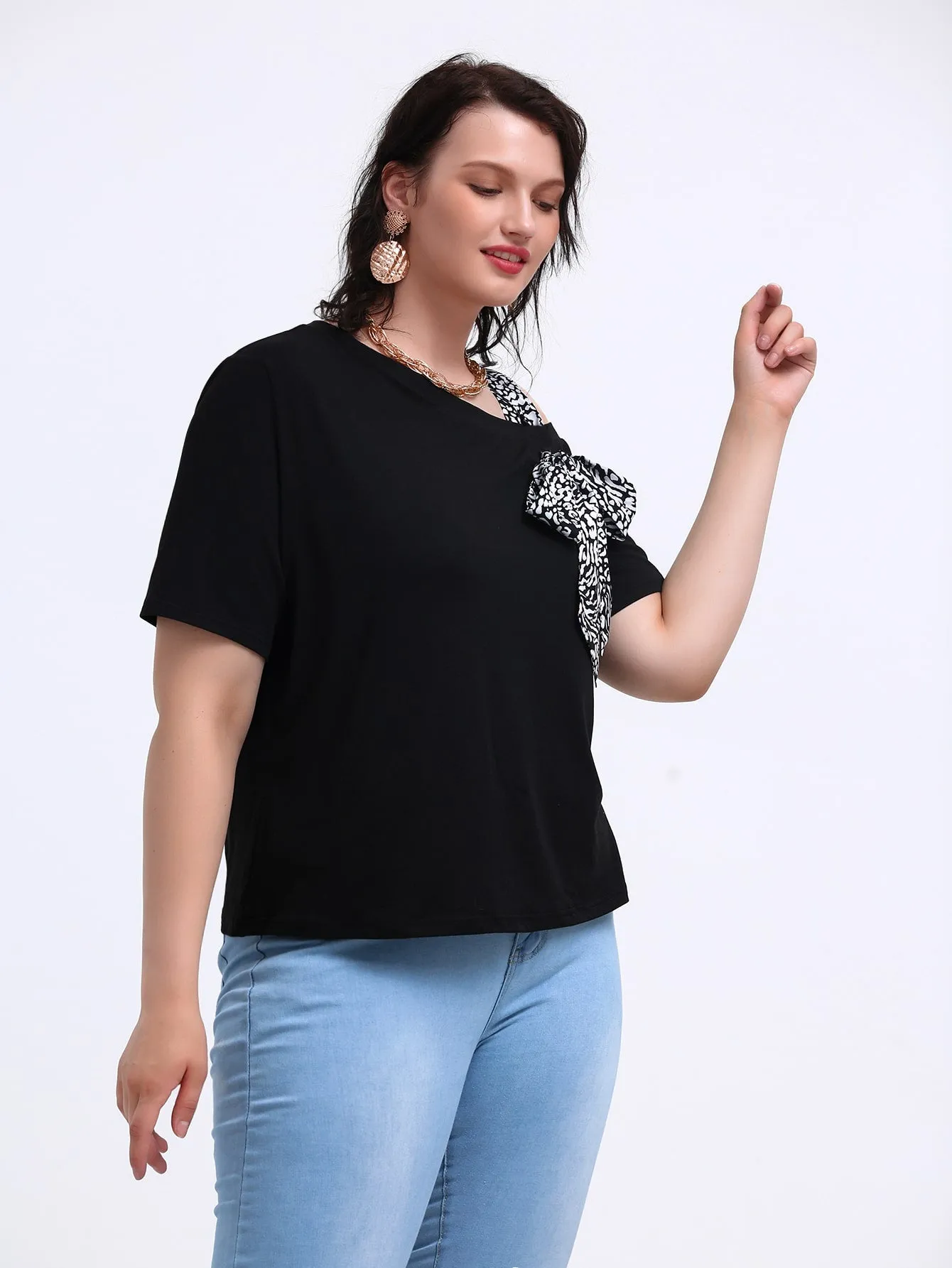 Graphic Knot Short Sleeve Asymmetrical Neck Regular Plus Size T-Shirt