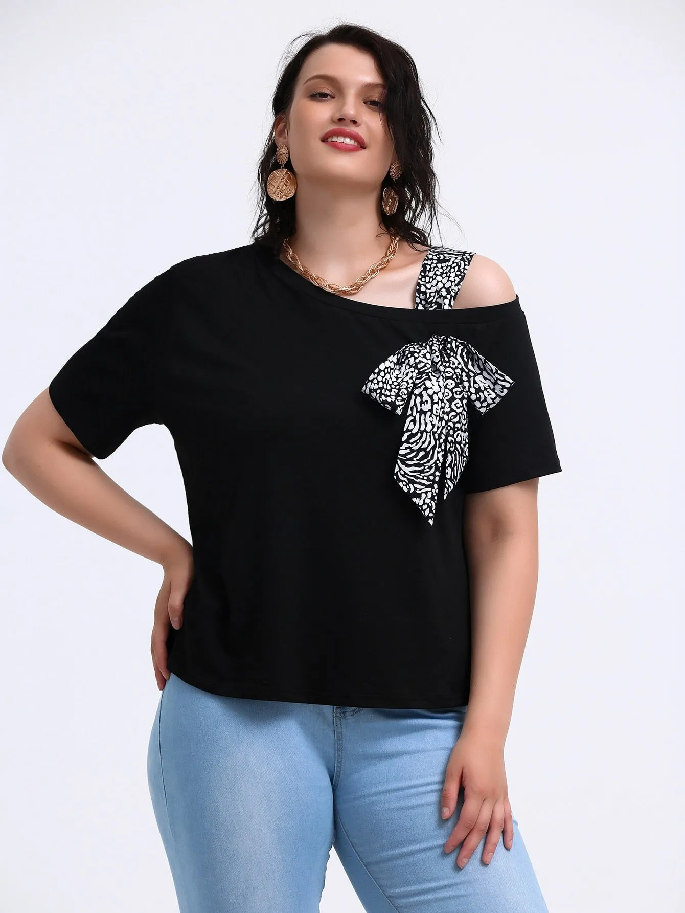 Graphic Knot Short Sleeve Asymmetrical Neck Regular Plus Size T-Shirt