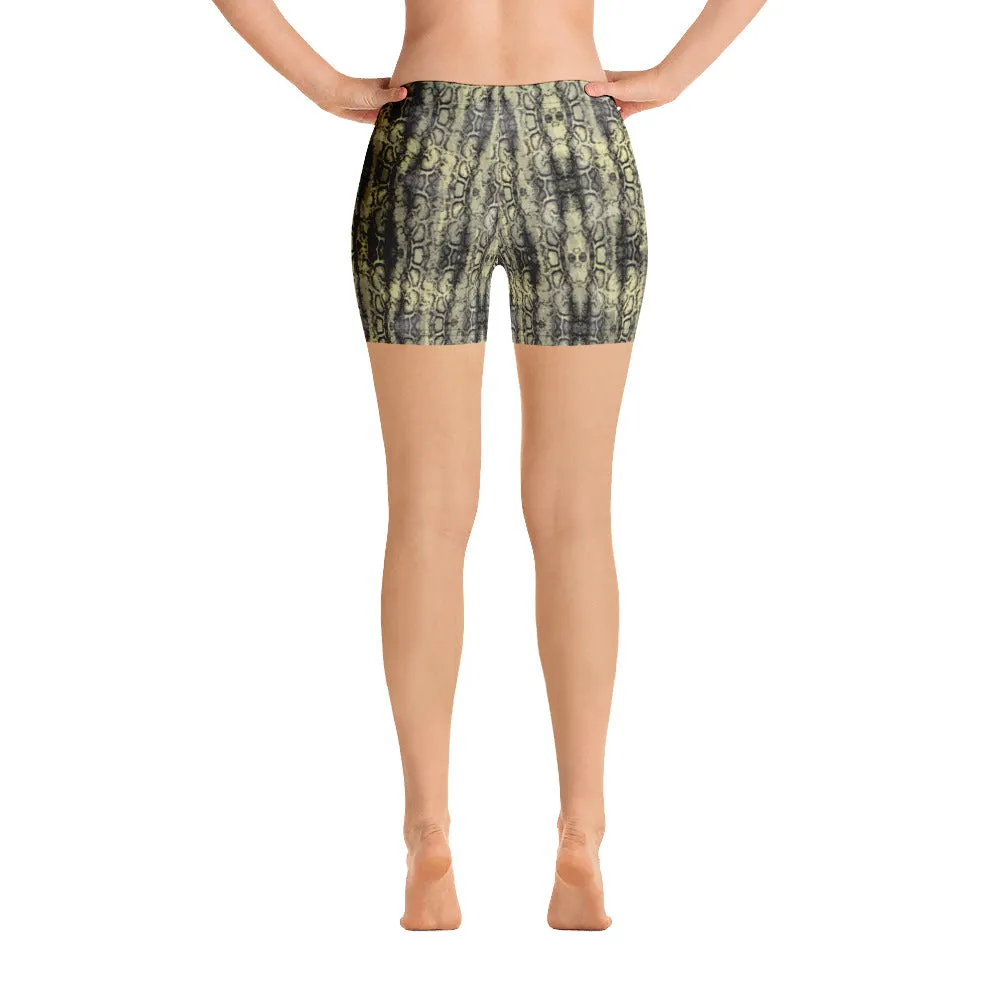 Green Snakeskin Printed Women's Shorts, Sexy Snake Print Short Tights For Reptile Lovers