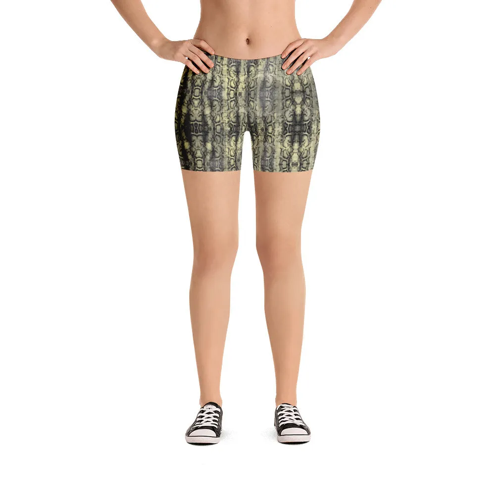Green Snakeskin Printed Women's Shorts, Sexy Snake Print Short Tights For Reptile Lovers